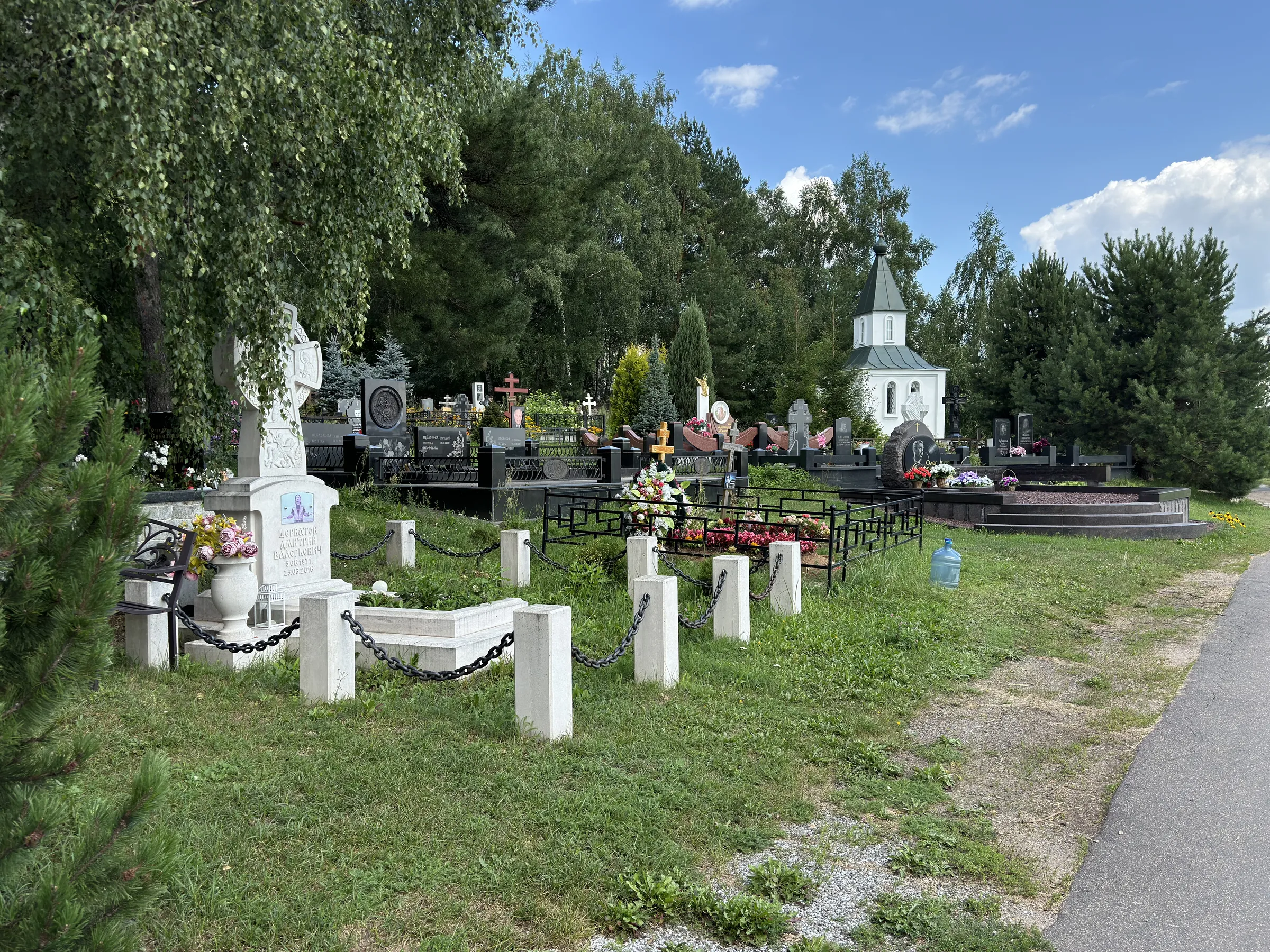 Лесное кладбище с мемориалом, фото 7