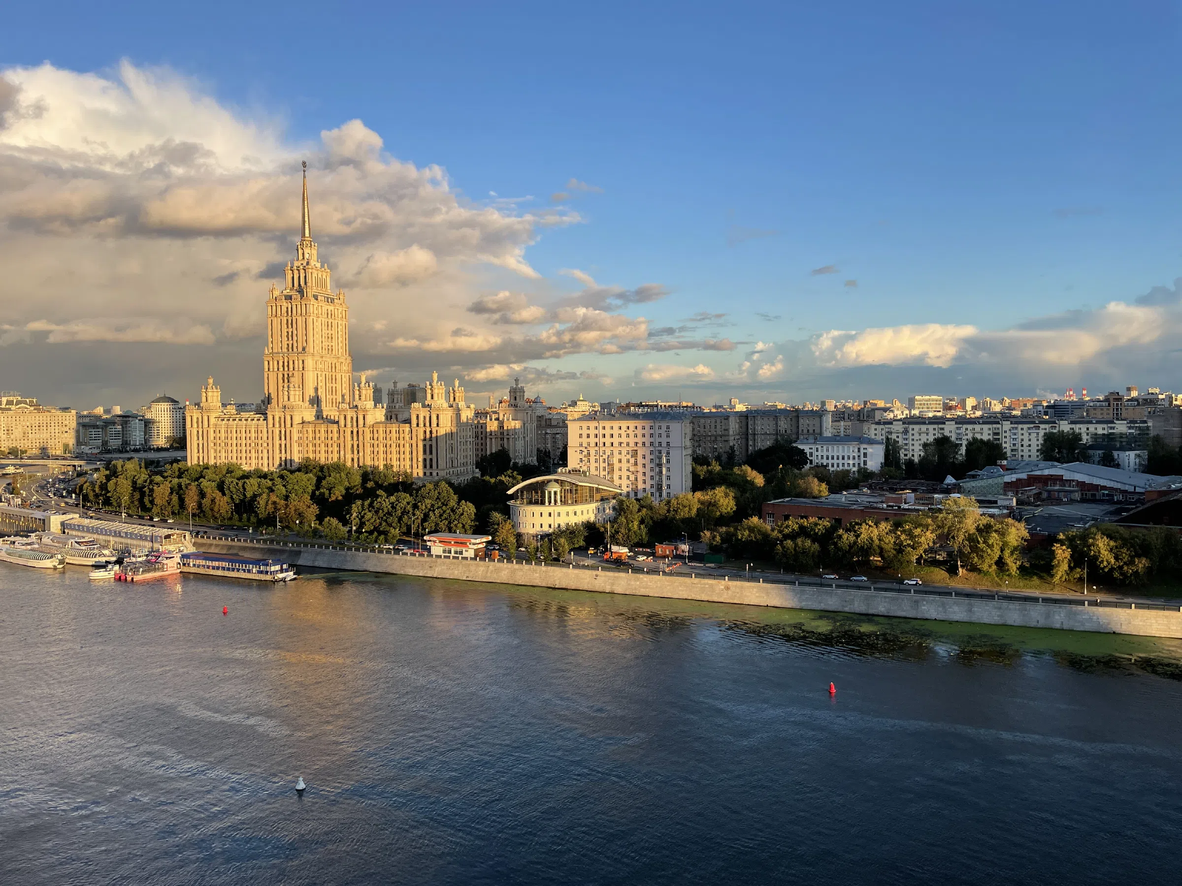 Офис с видом на сталинку, фото 5
