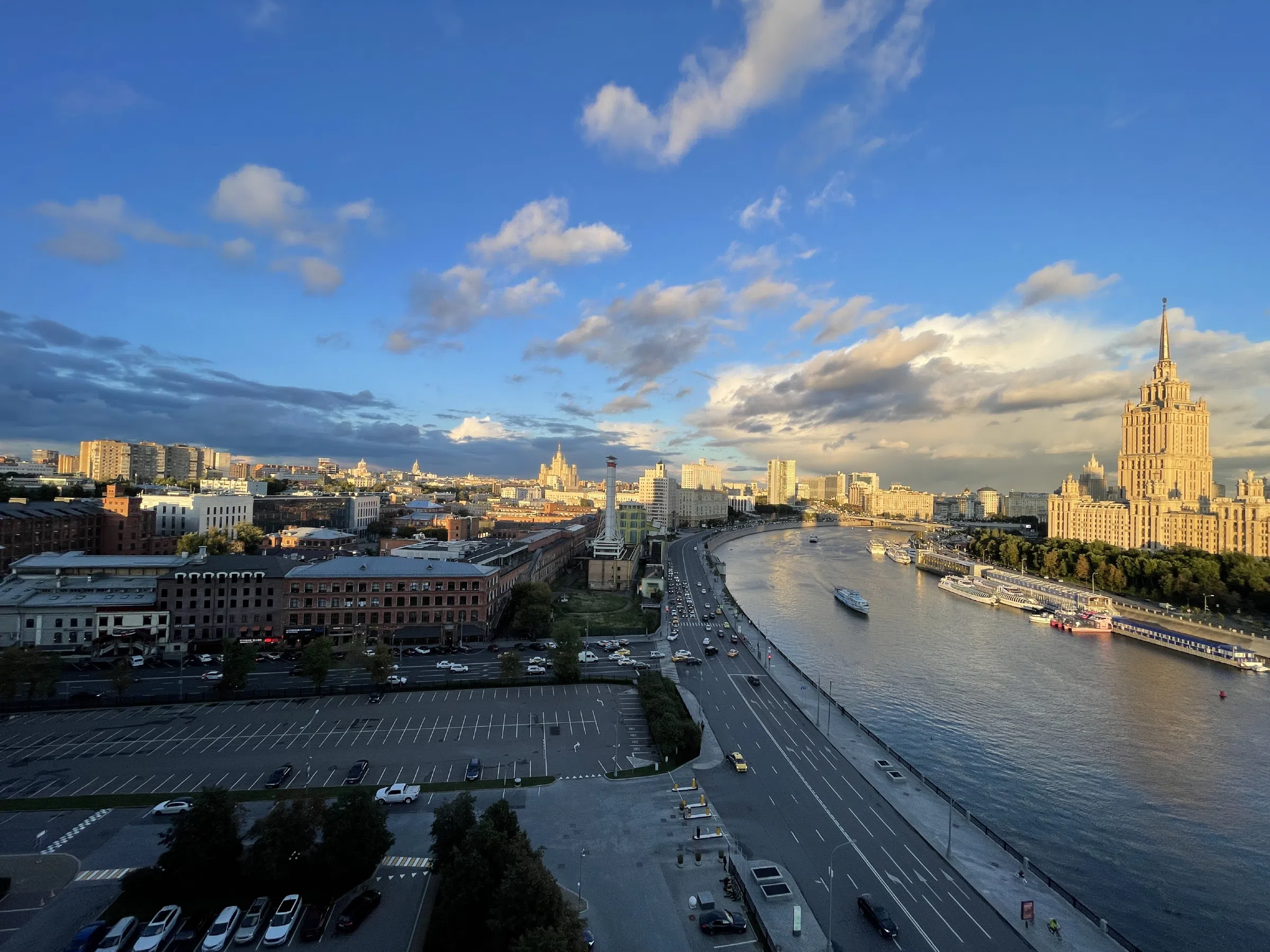 Офис с видом на сталинку, фото 21