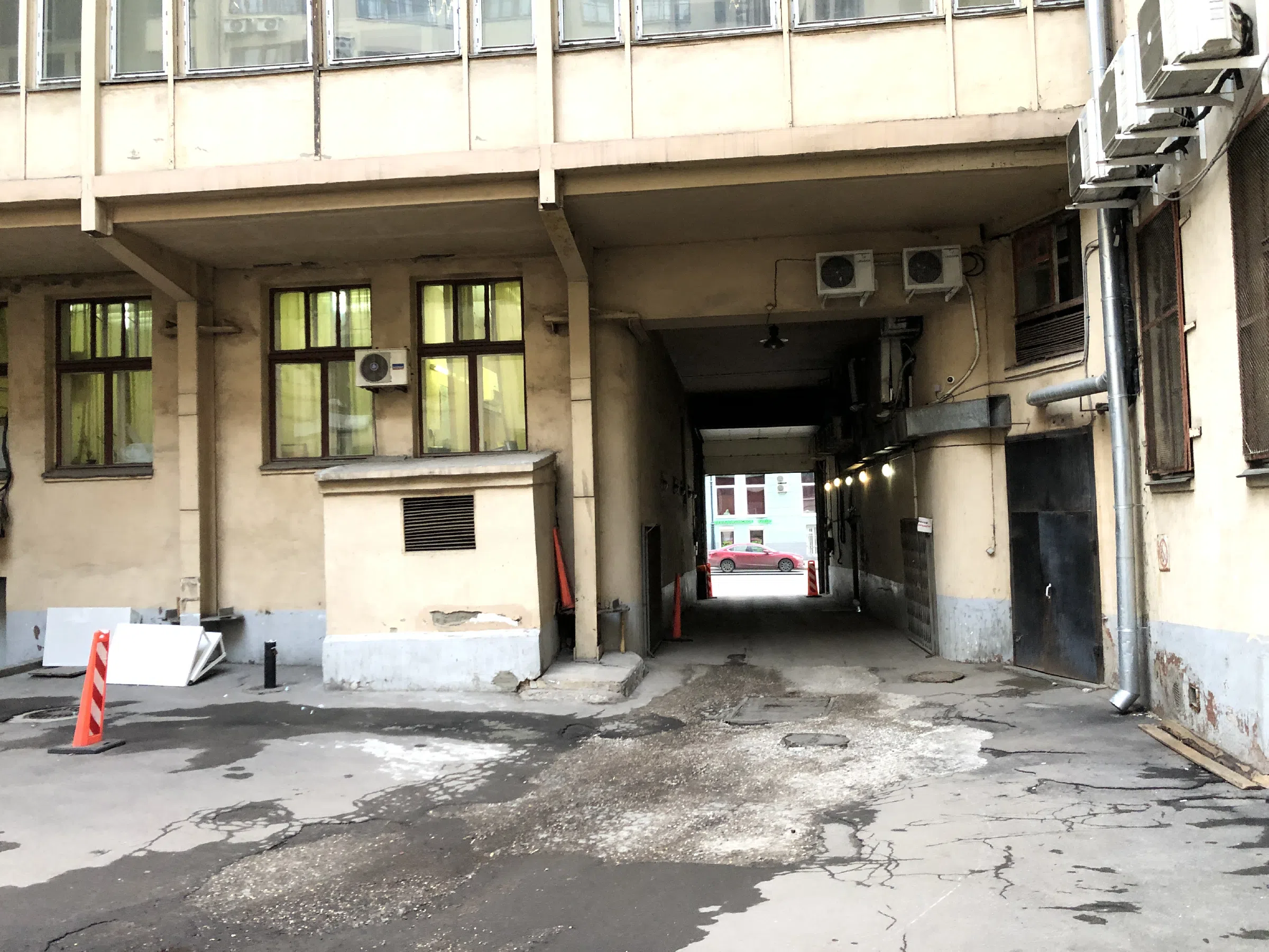 Двор индустриальных зданий, фото 10