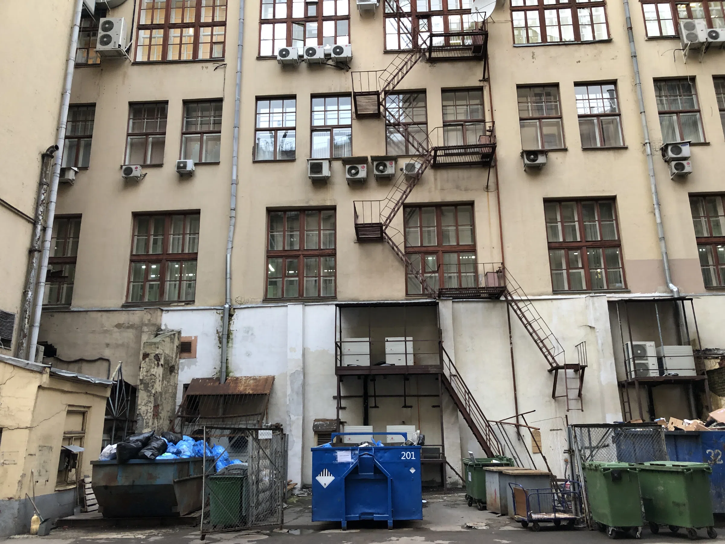 Двор индустриальных зданий, фото 3