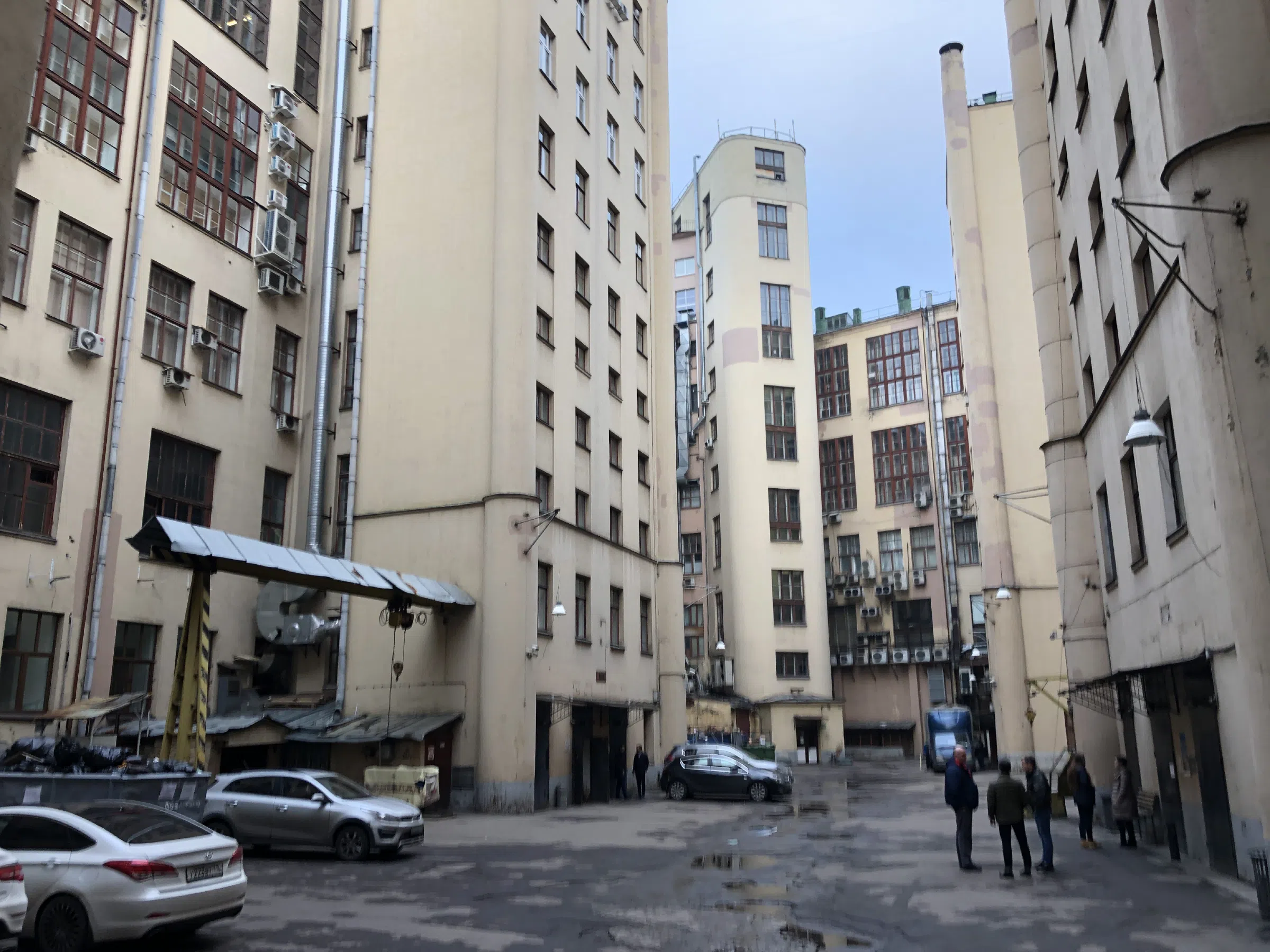 Двор индустриальных зданий, фото 11