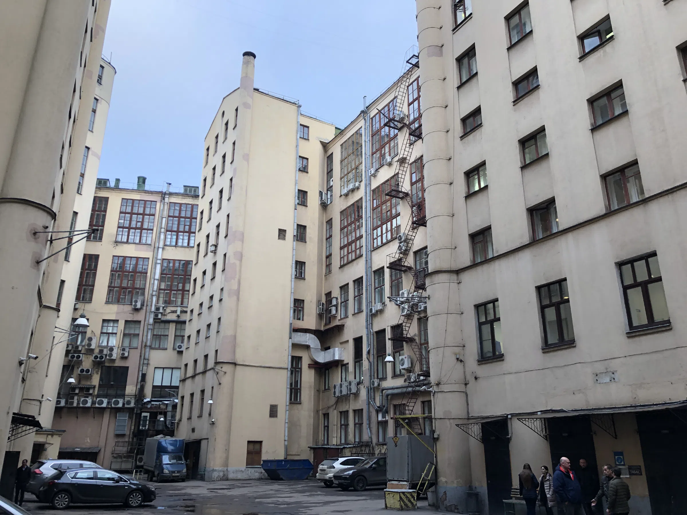 Двор индустриальных зданий, фото 9