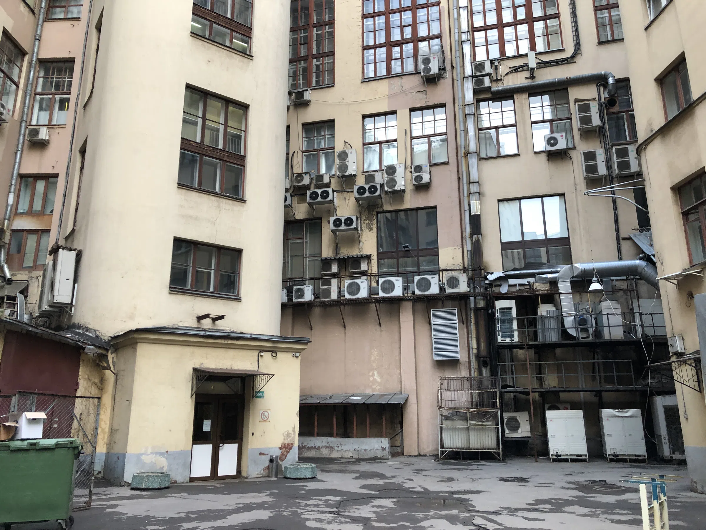Двор индустриальных зданий, фото 4