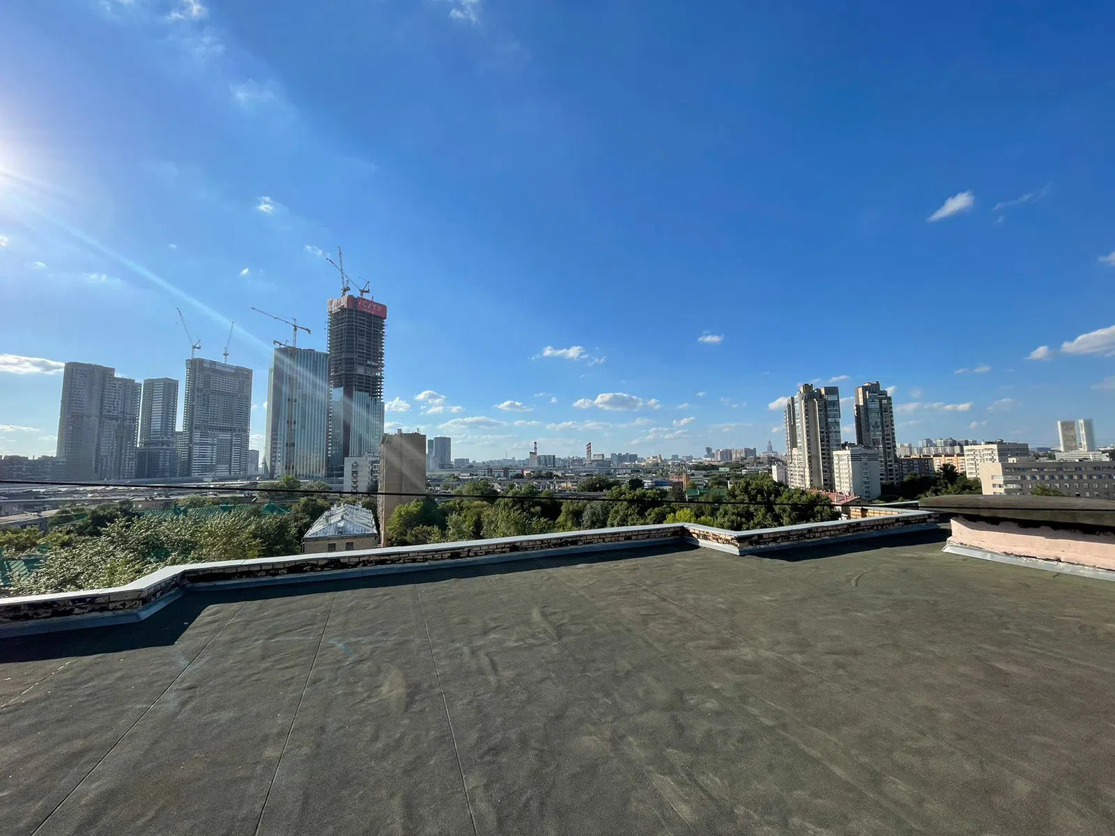 Крыша с видом на небоскрёбы, фото 3