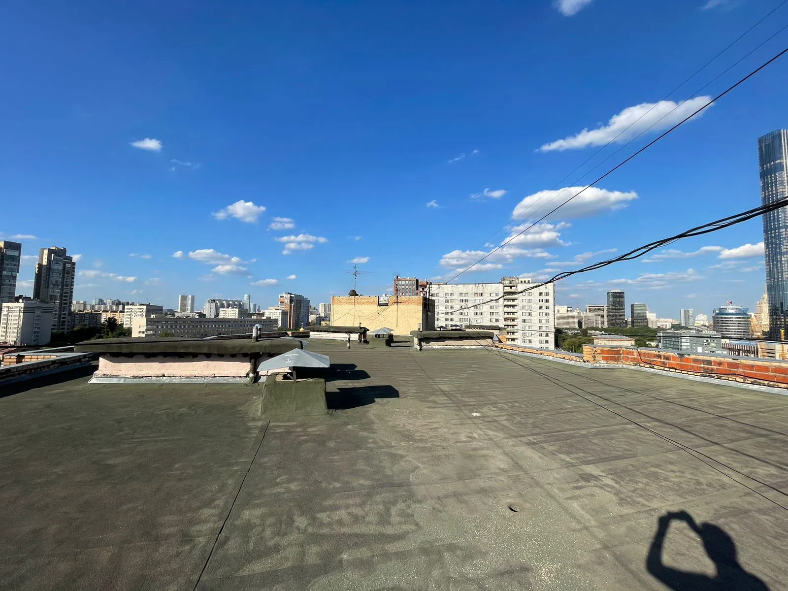 Крыша с видом на небоскрёбы, фото 2