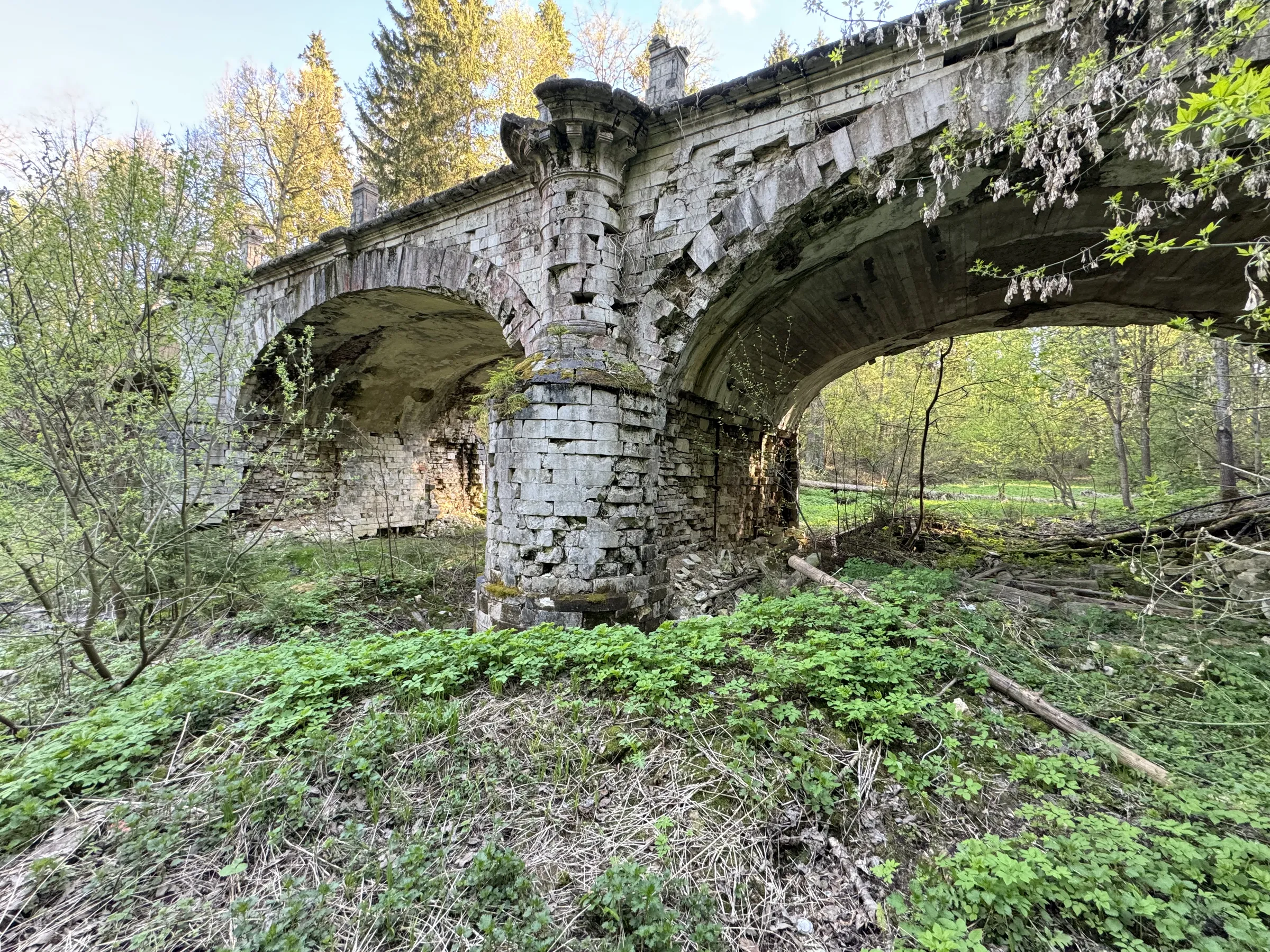 Старинный парк с мостом, фото 13