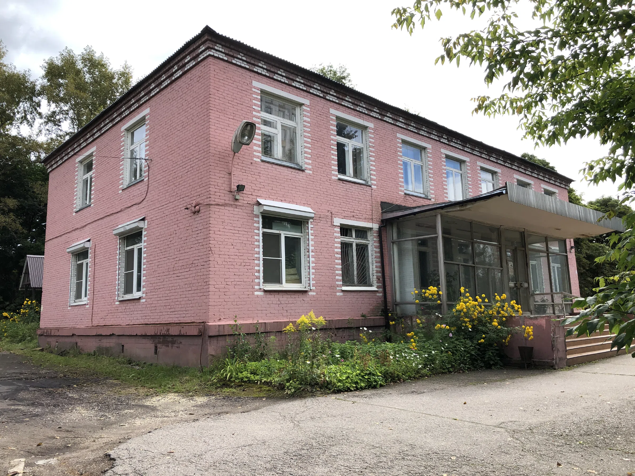 Розовый дом в лесу, фото 7
