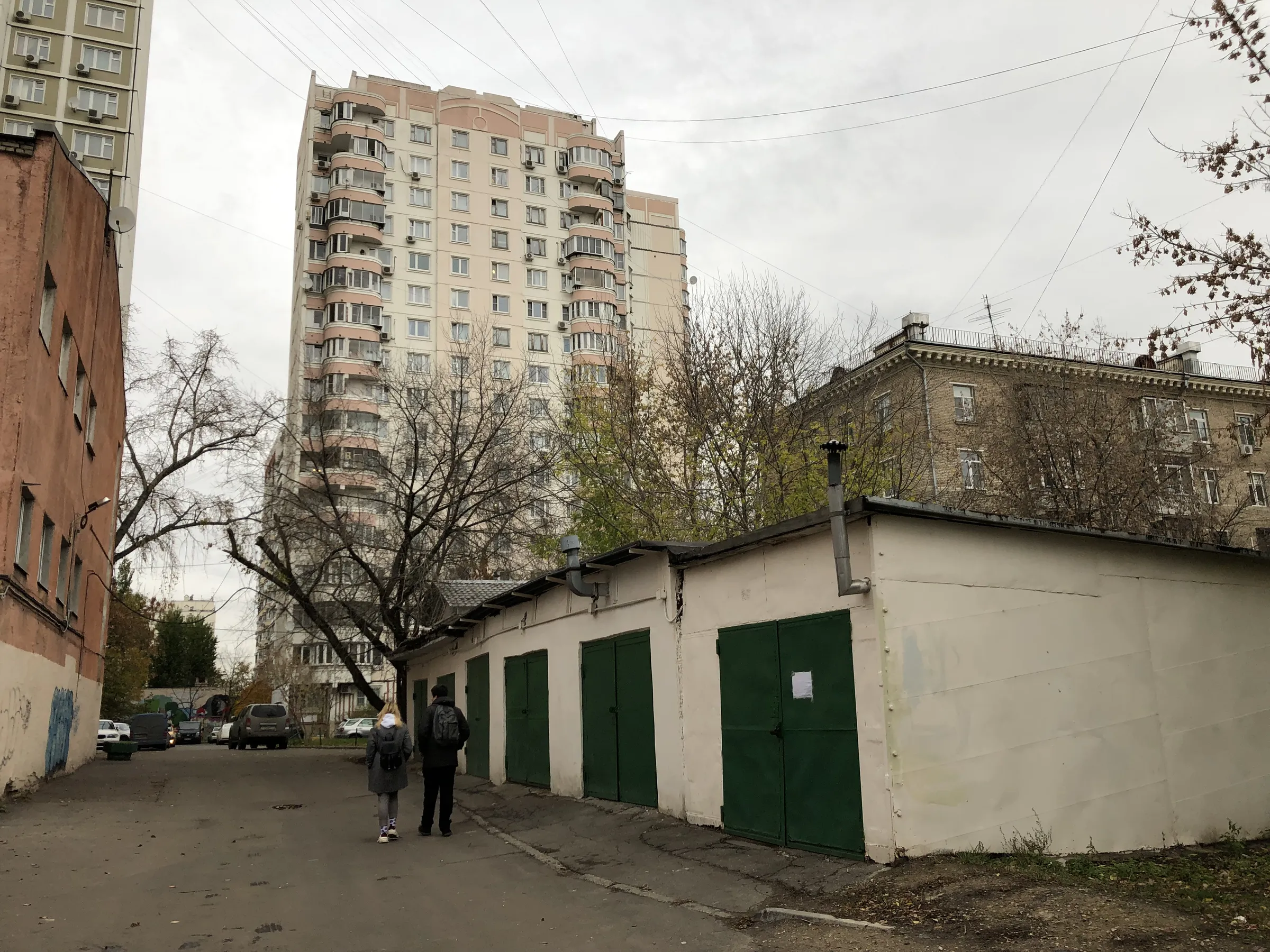 Ряды гаражей во дворе, фото 19
