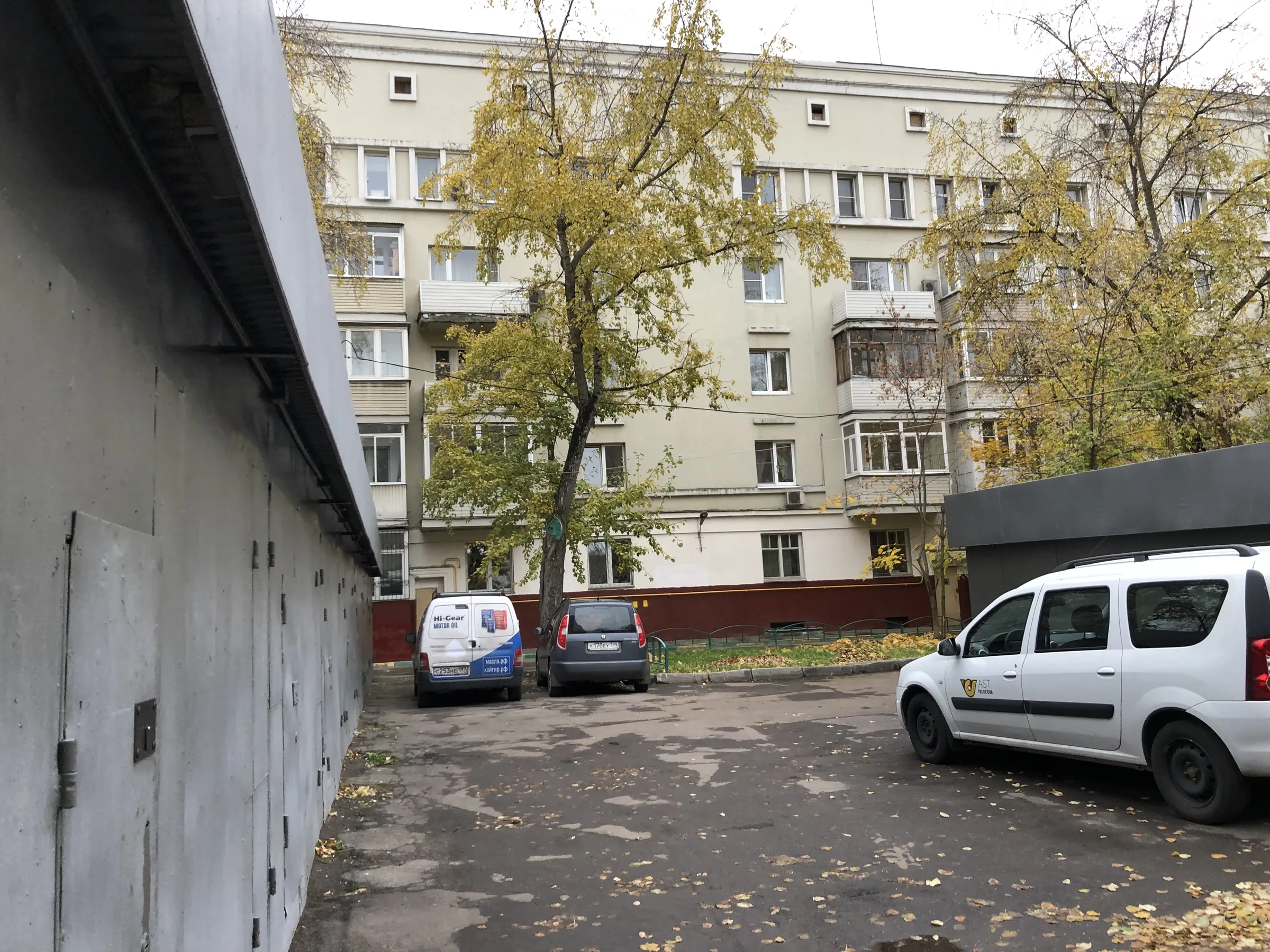 Ряды гаражей во дворе, фото 3