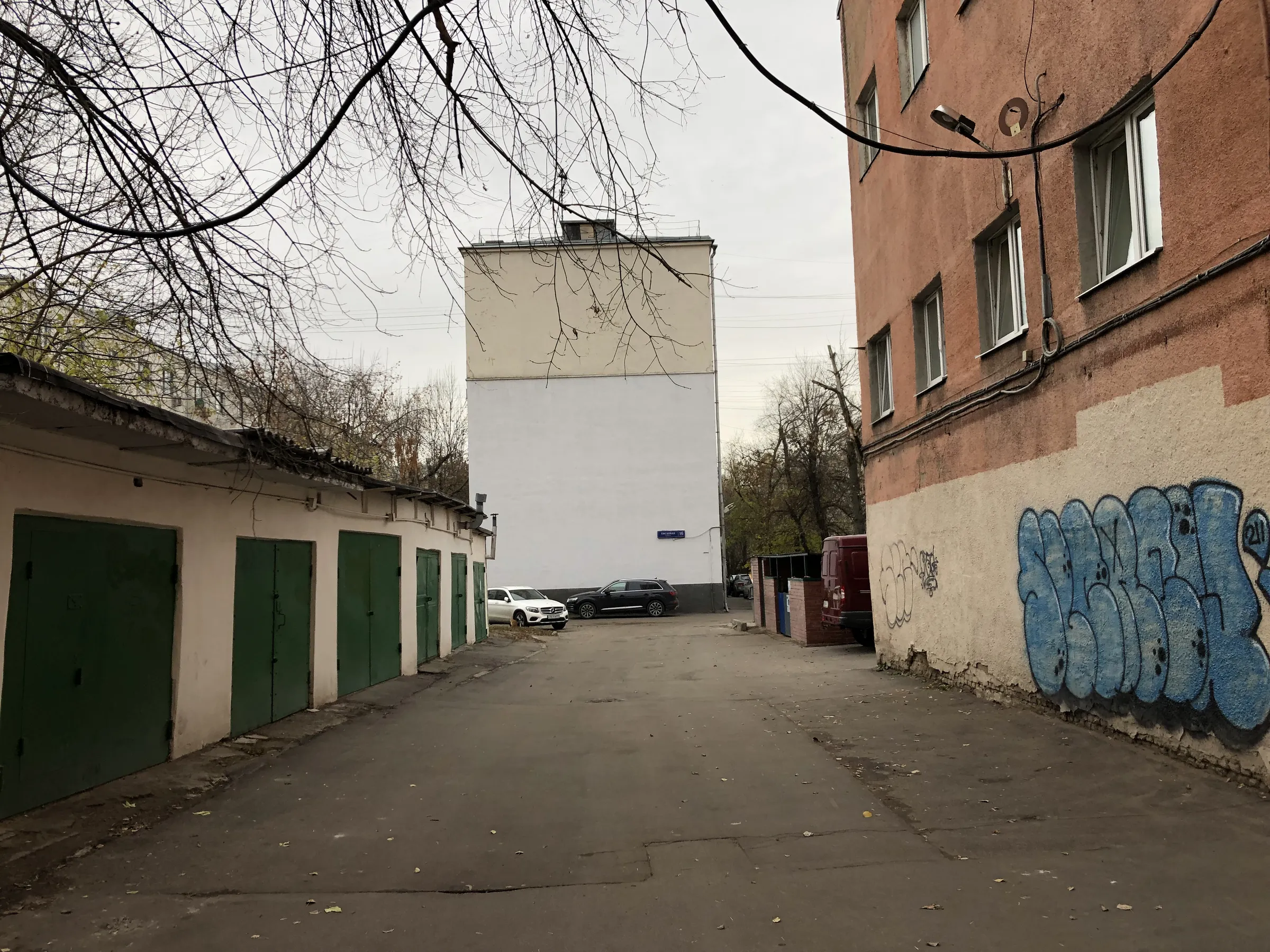 Ряды гаражей во дворе, фото 20