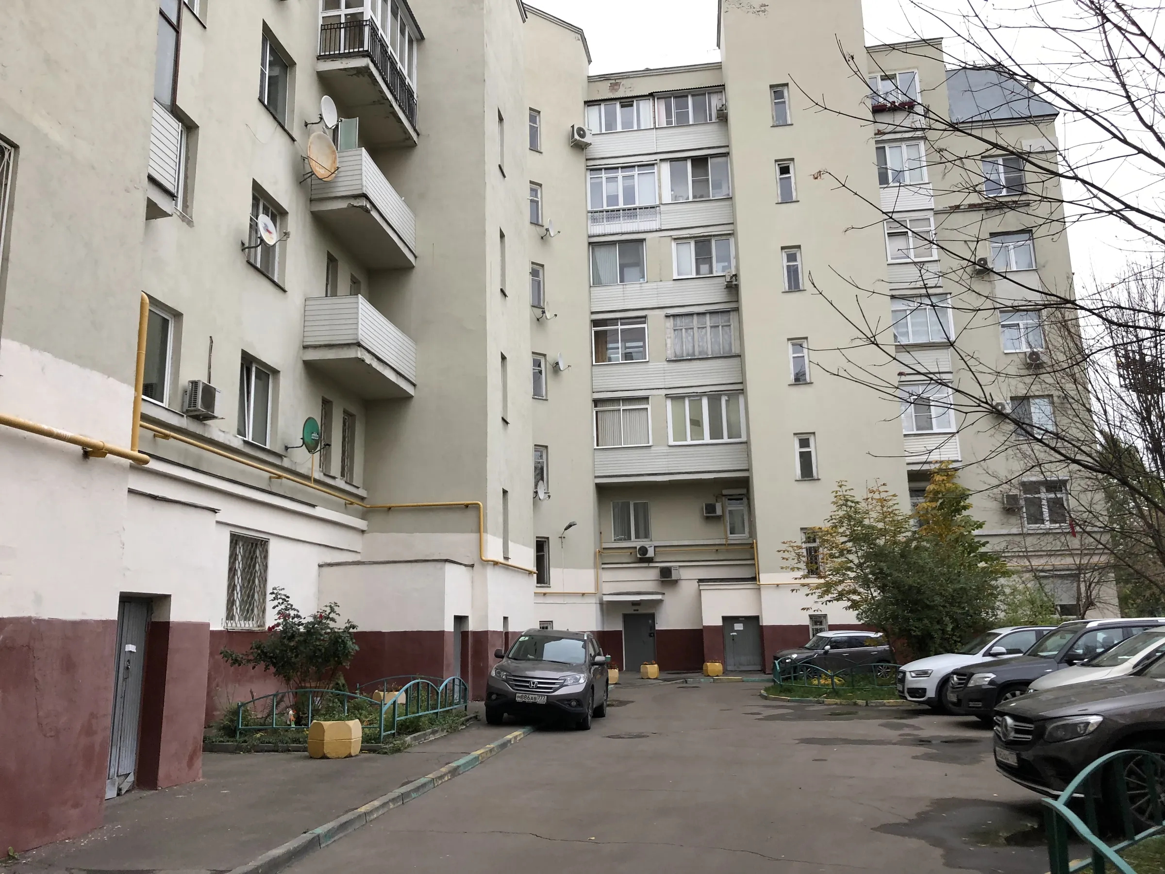 Ряды гаражей во дворе, фото 11