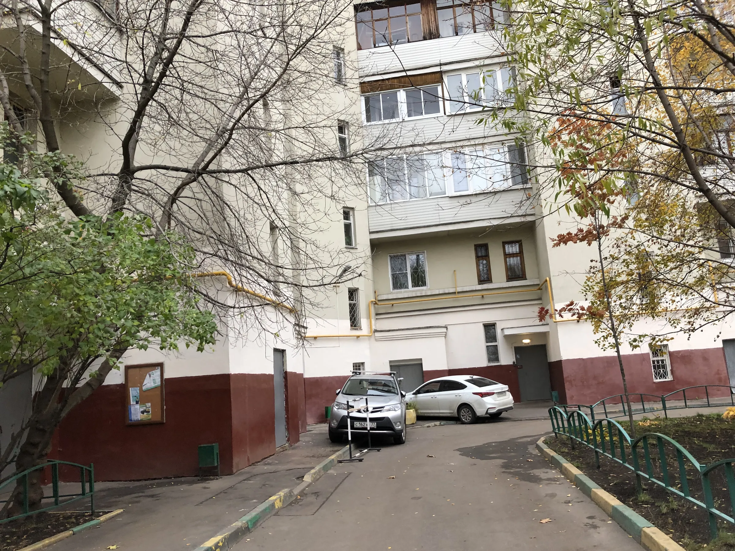 Ряды гаражей во дворе, фото 10