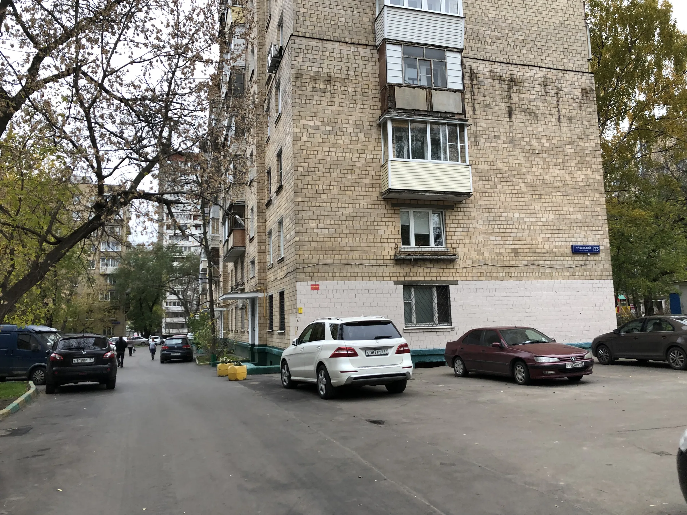 Ряды гаражей во дворе, фото 7