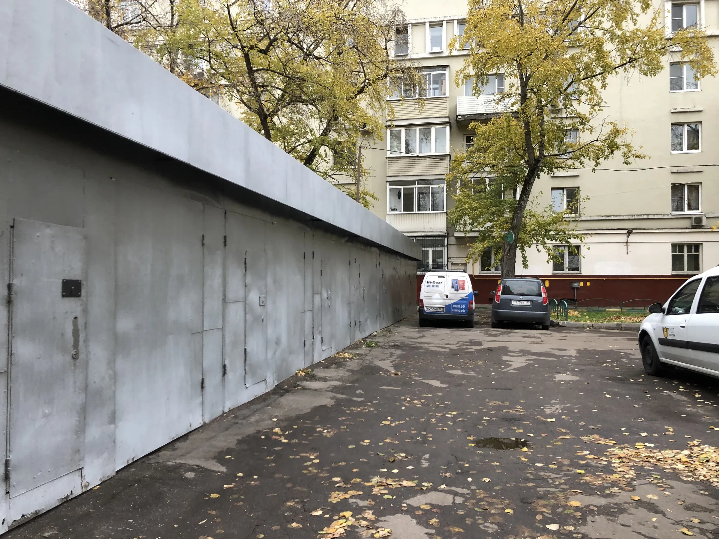 Ряды гаражей во дворе, фото 2