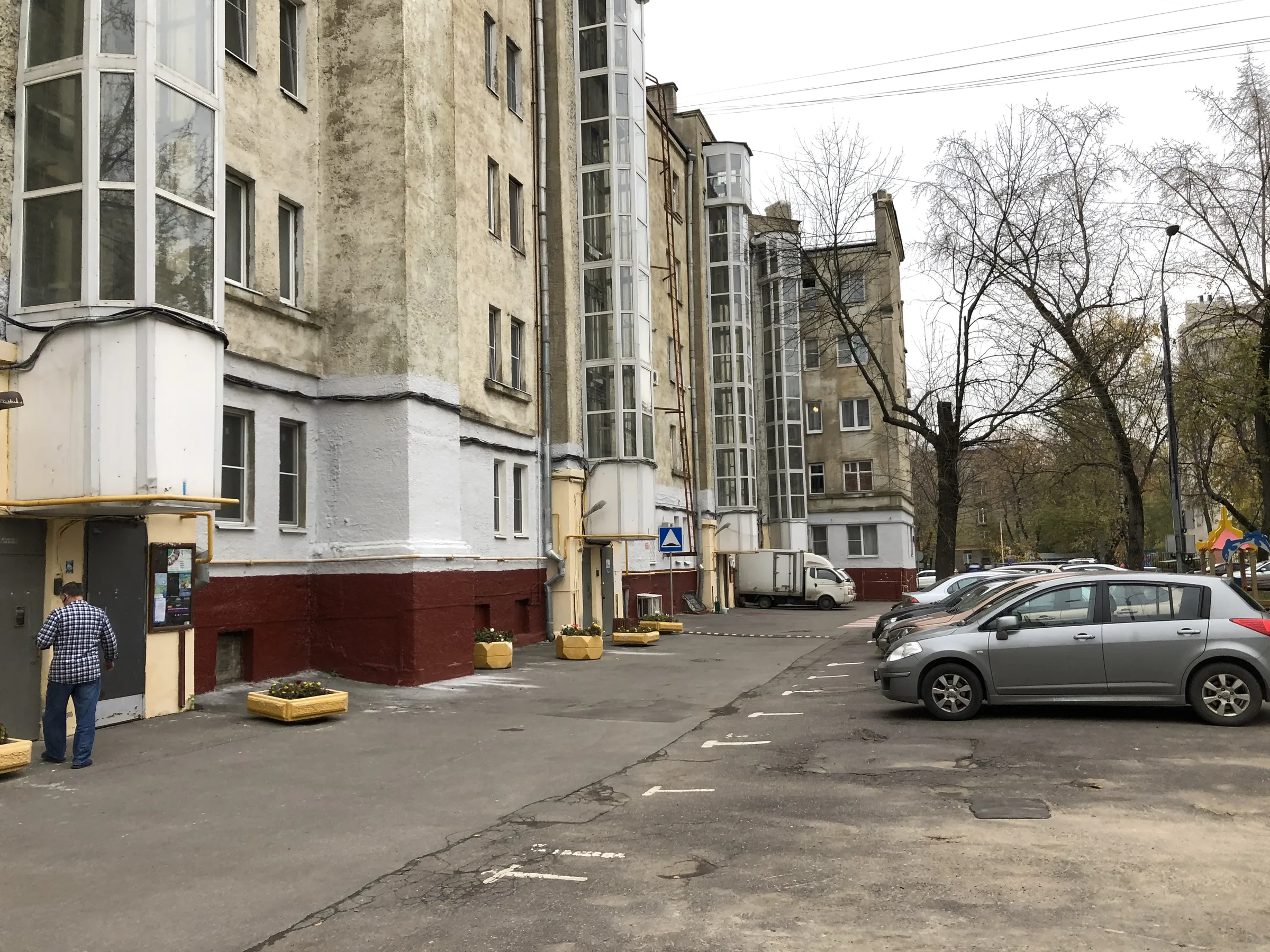 Ряды гаражей во дворе, фото 13