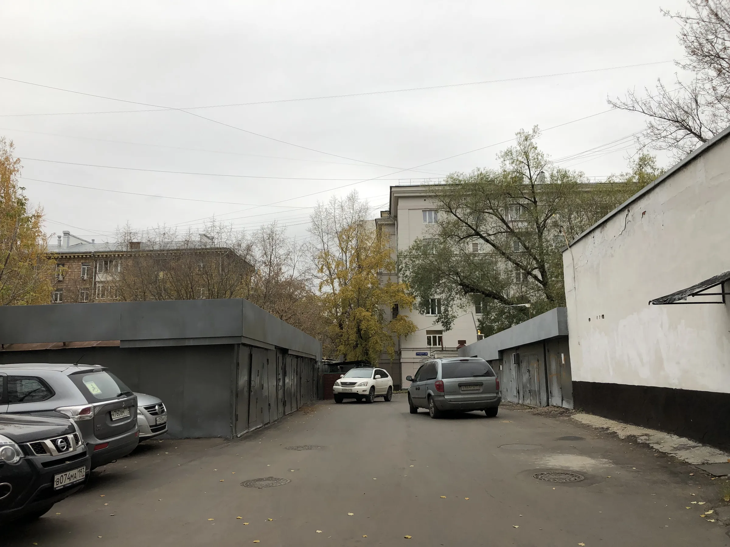 Ряды гаражей во дворе, фото 4