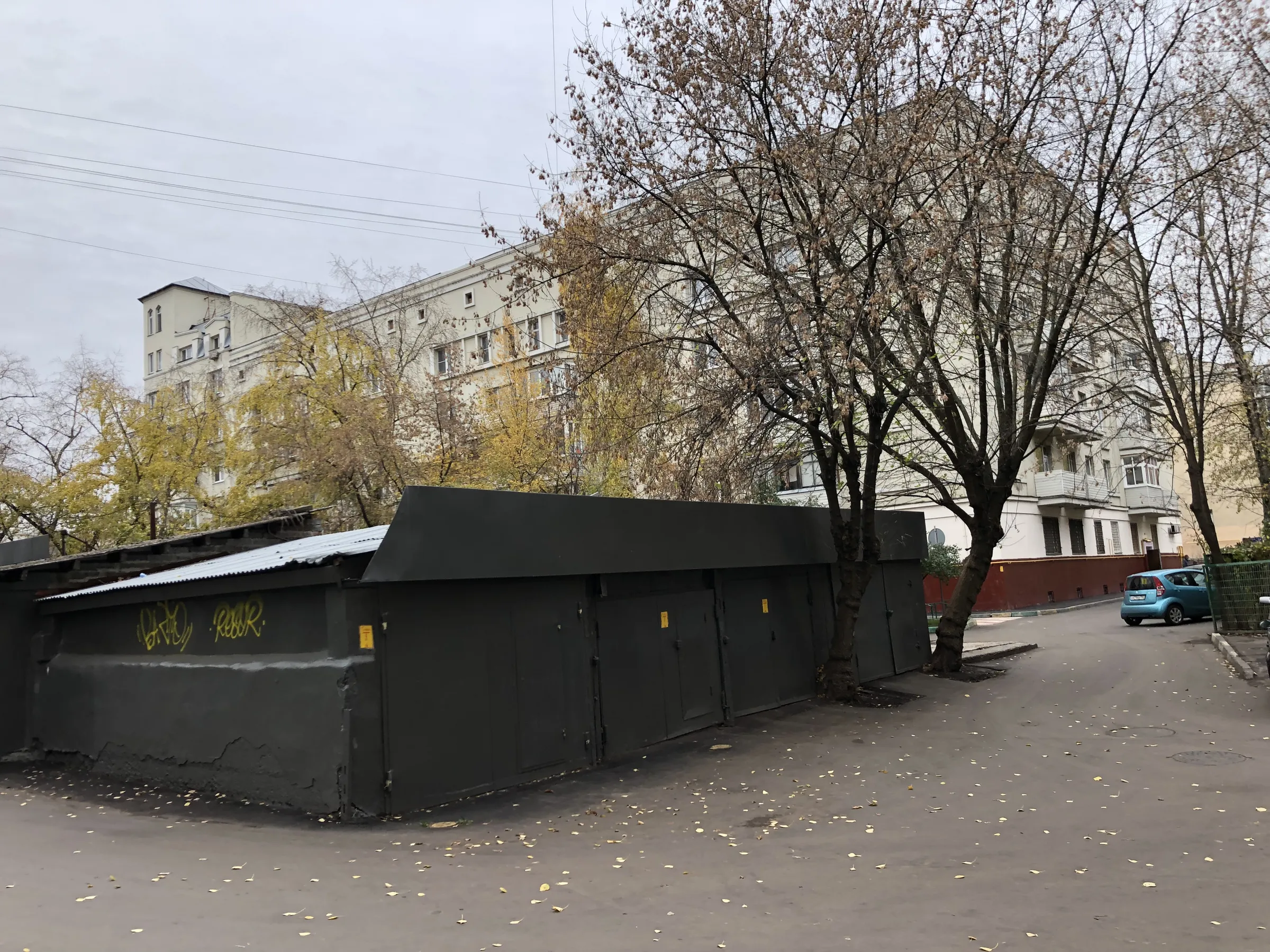 Ряды гаражей во дворе, фото 8
