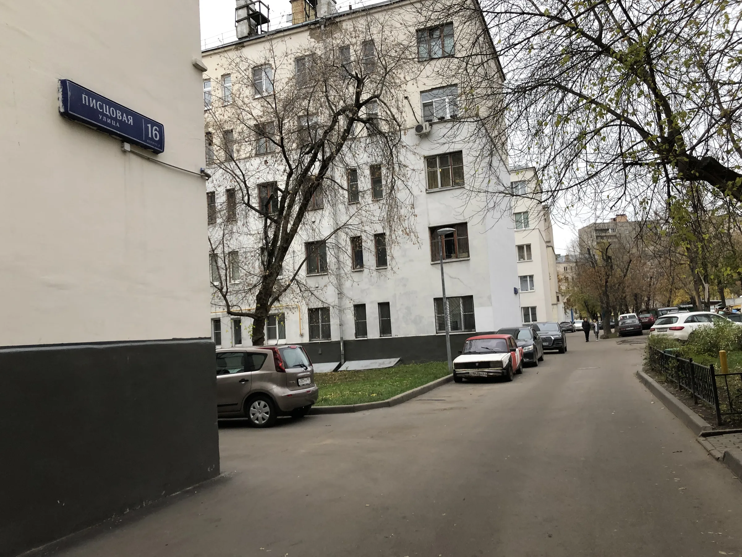 Ряды гаражей во дворе, фото 17