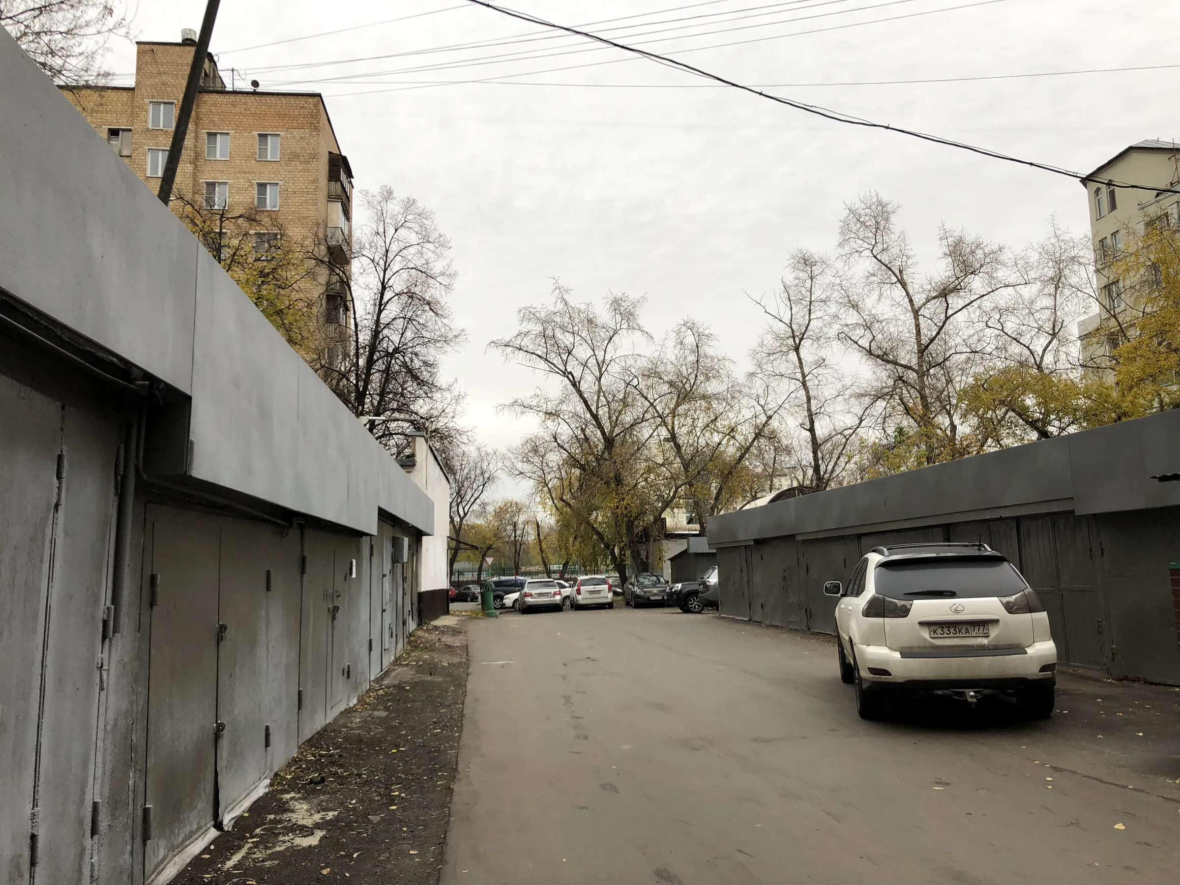Ряды гаражей во дворе, фото 5