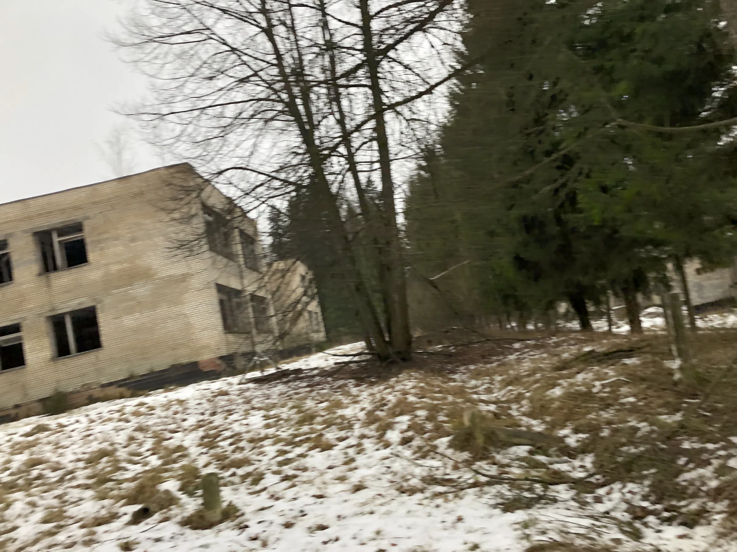 Заброшенная школа с внутренним двором, фото 5