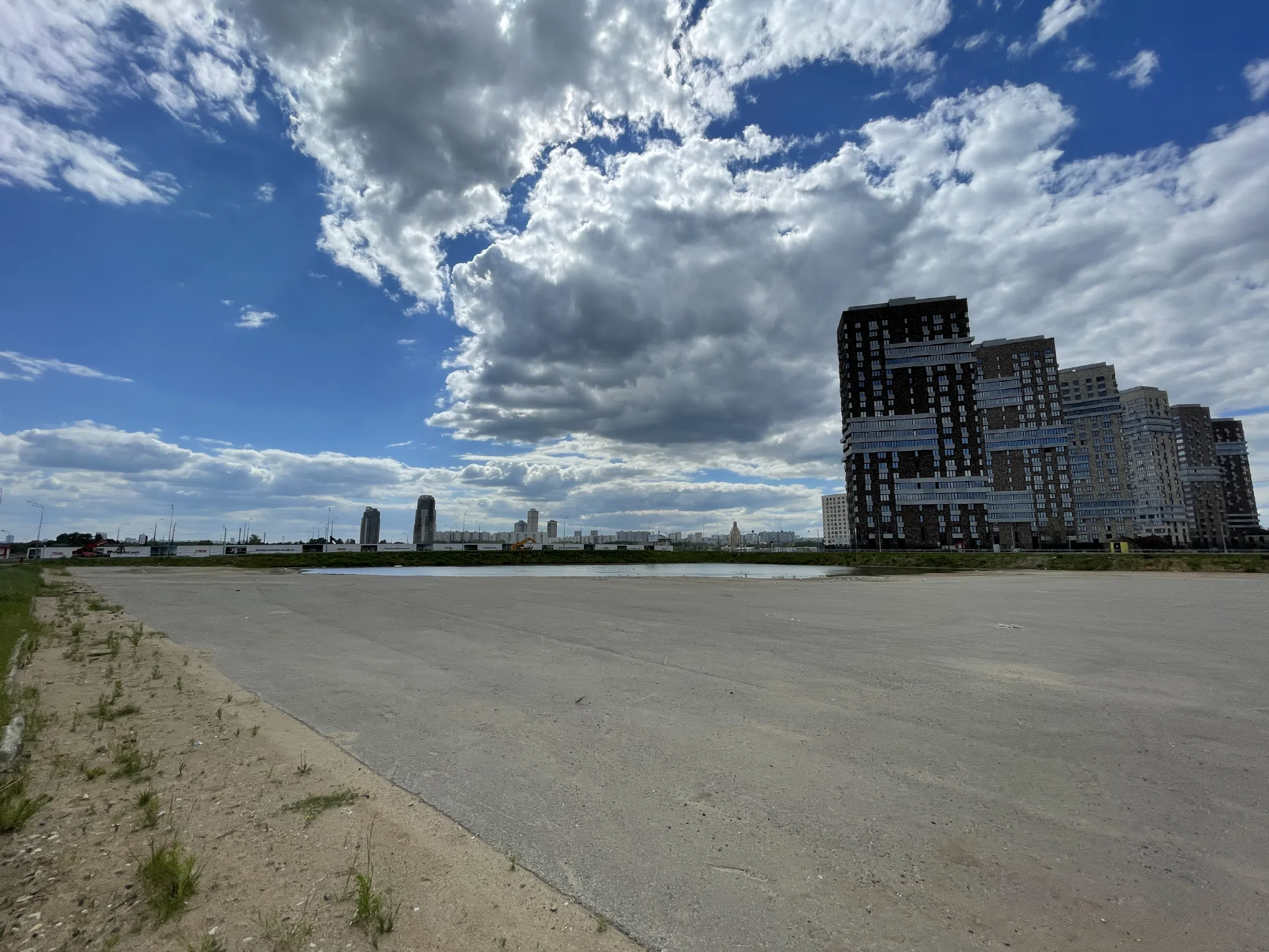 Большая парковка с видом, фото 2