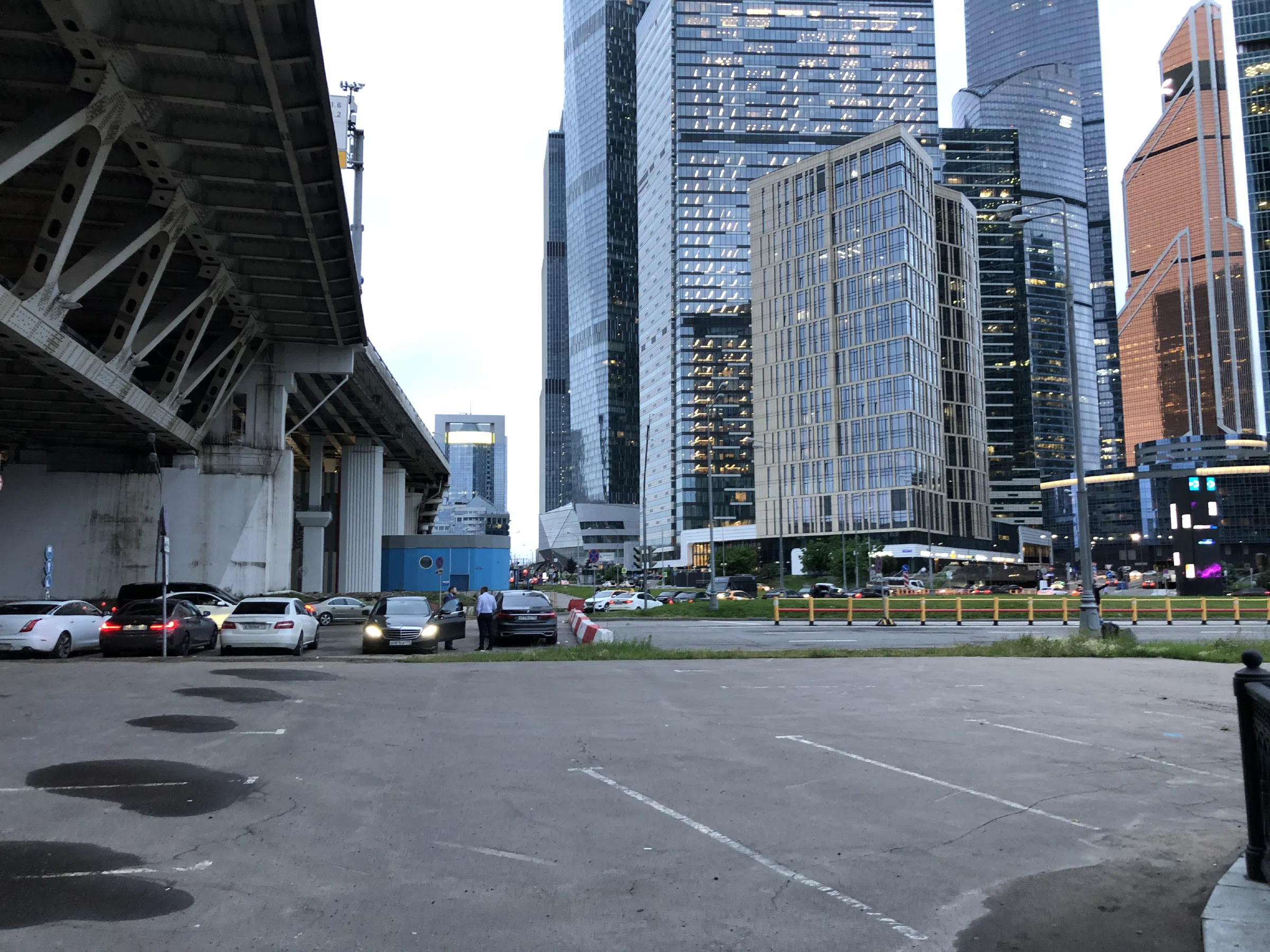 Набережная под мостом, фото 13