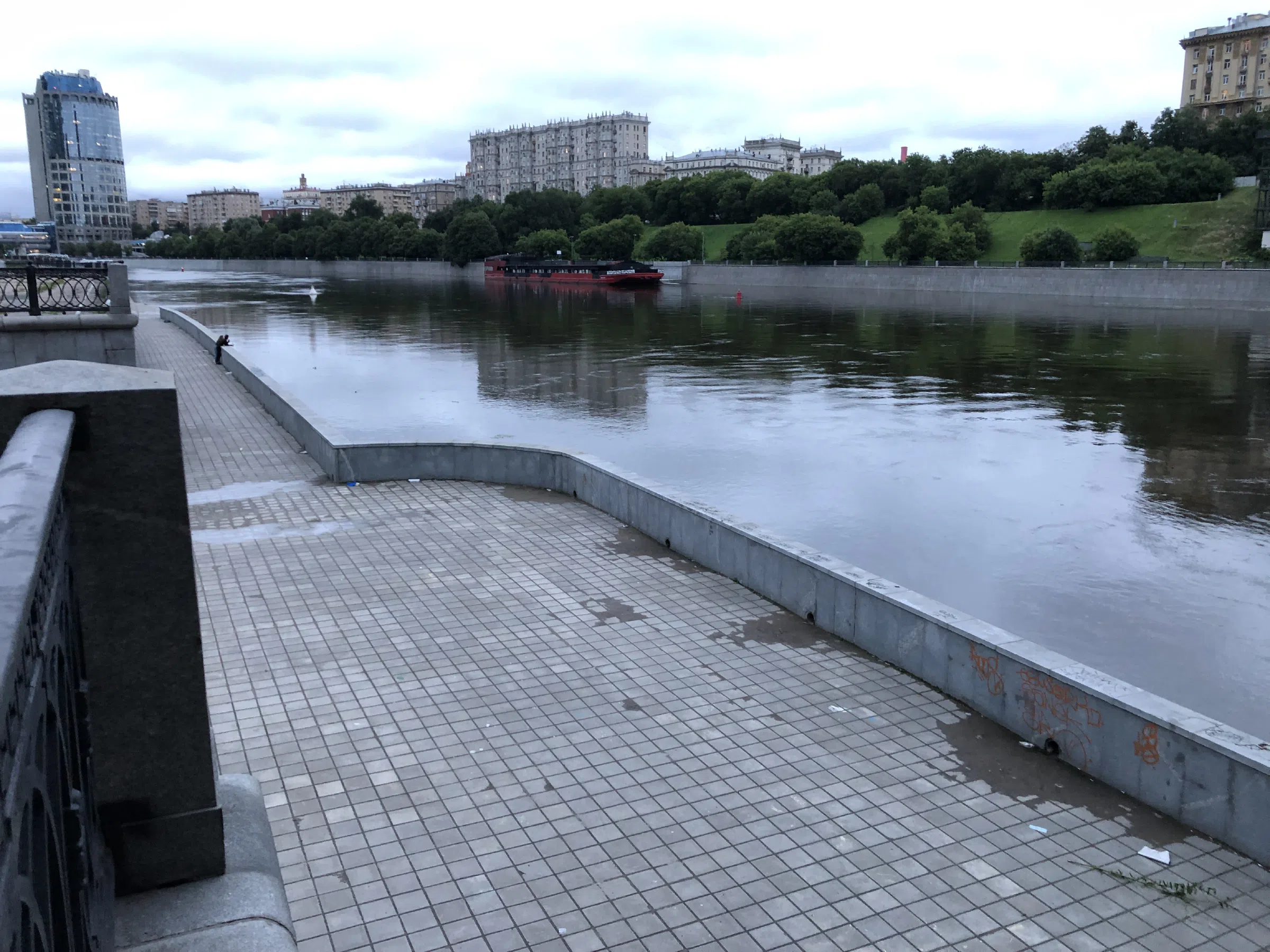 Набережная под мостом, фото 10
