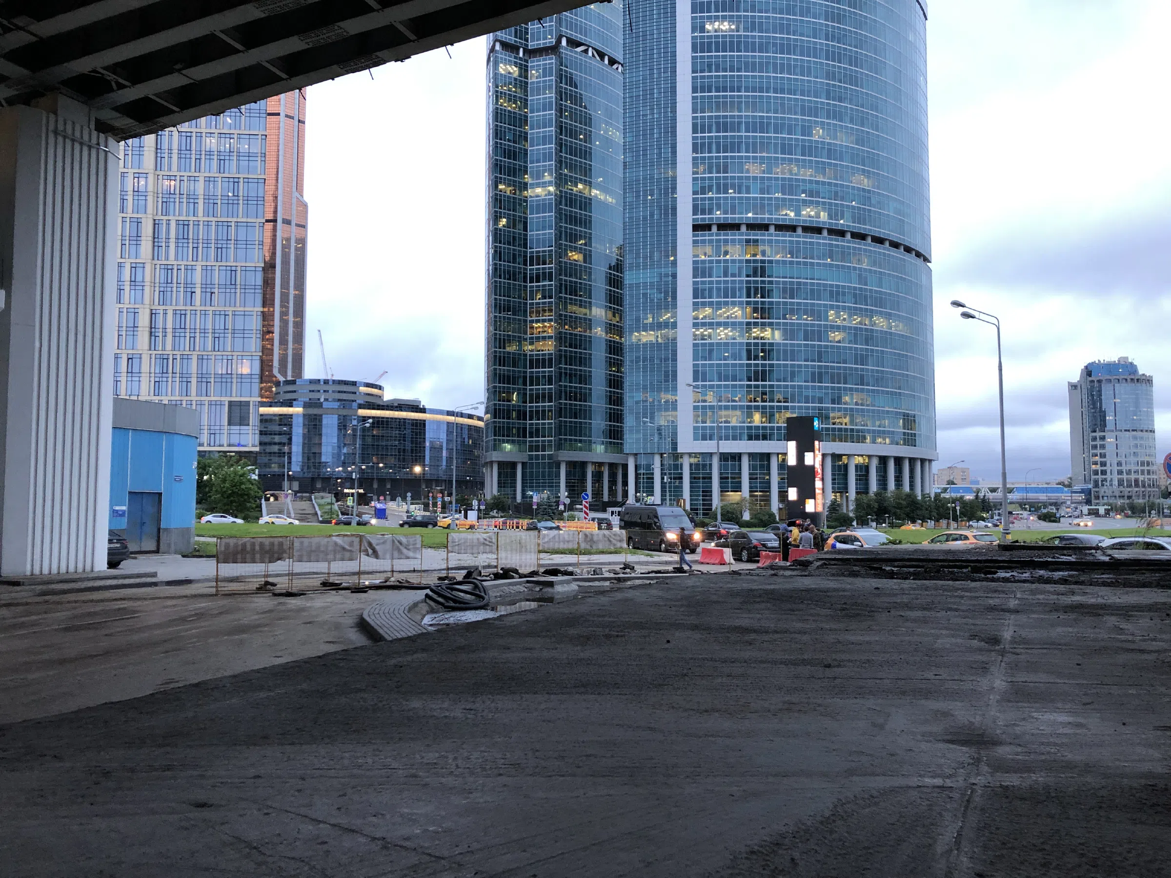 Набережная под мостом, фото 6