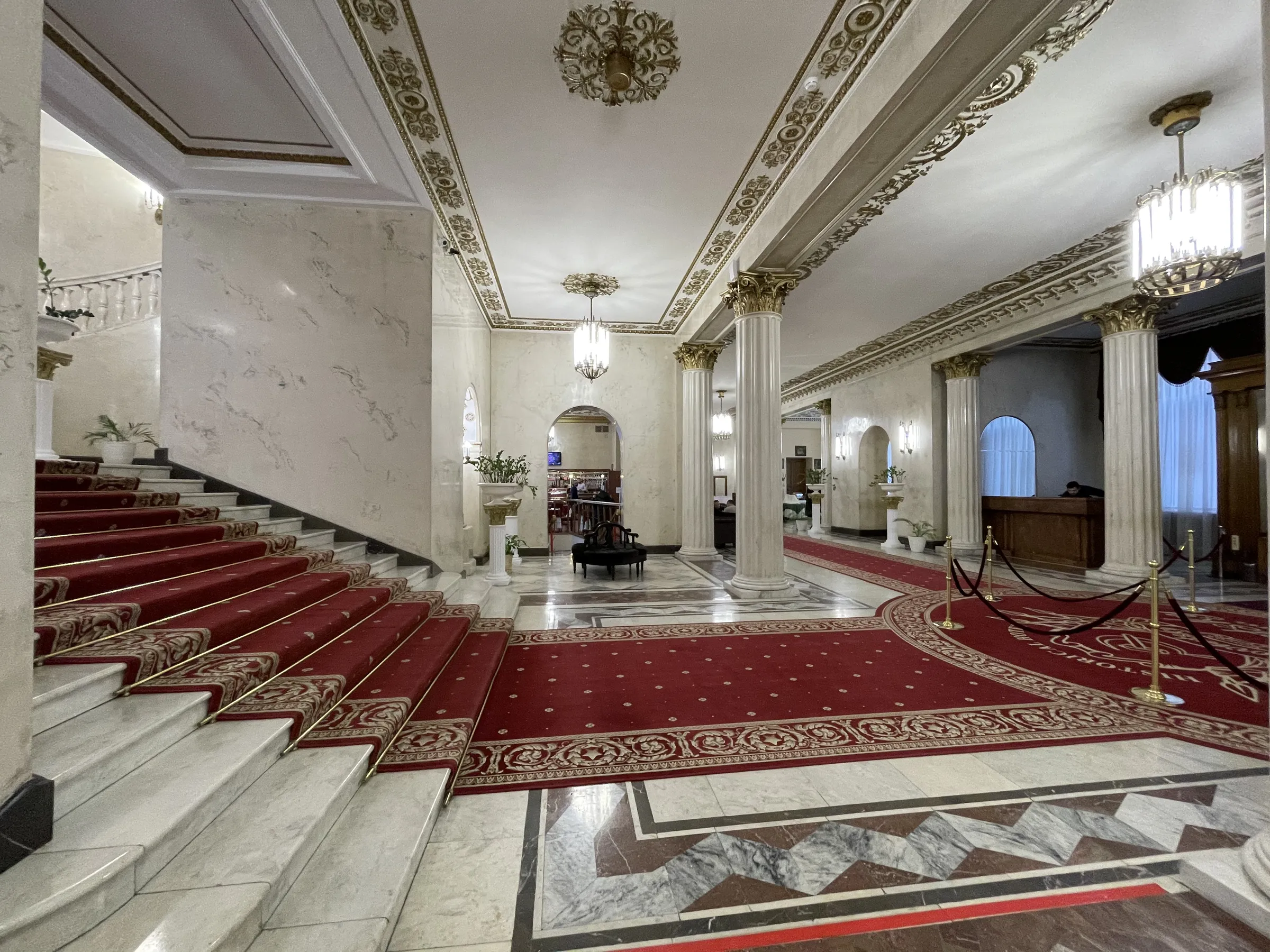 Мраморный зал с коврами, фото 6