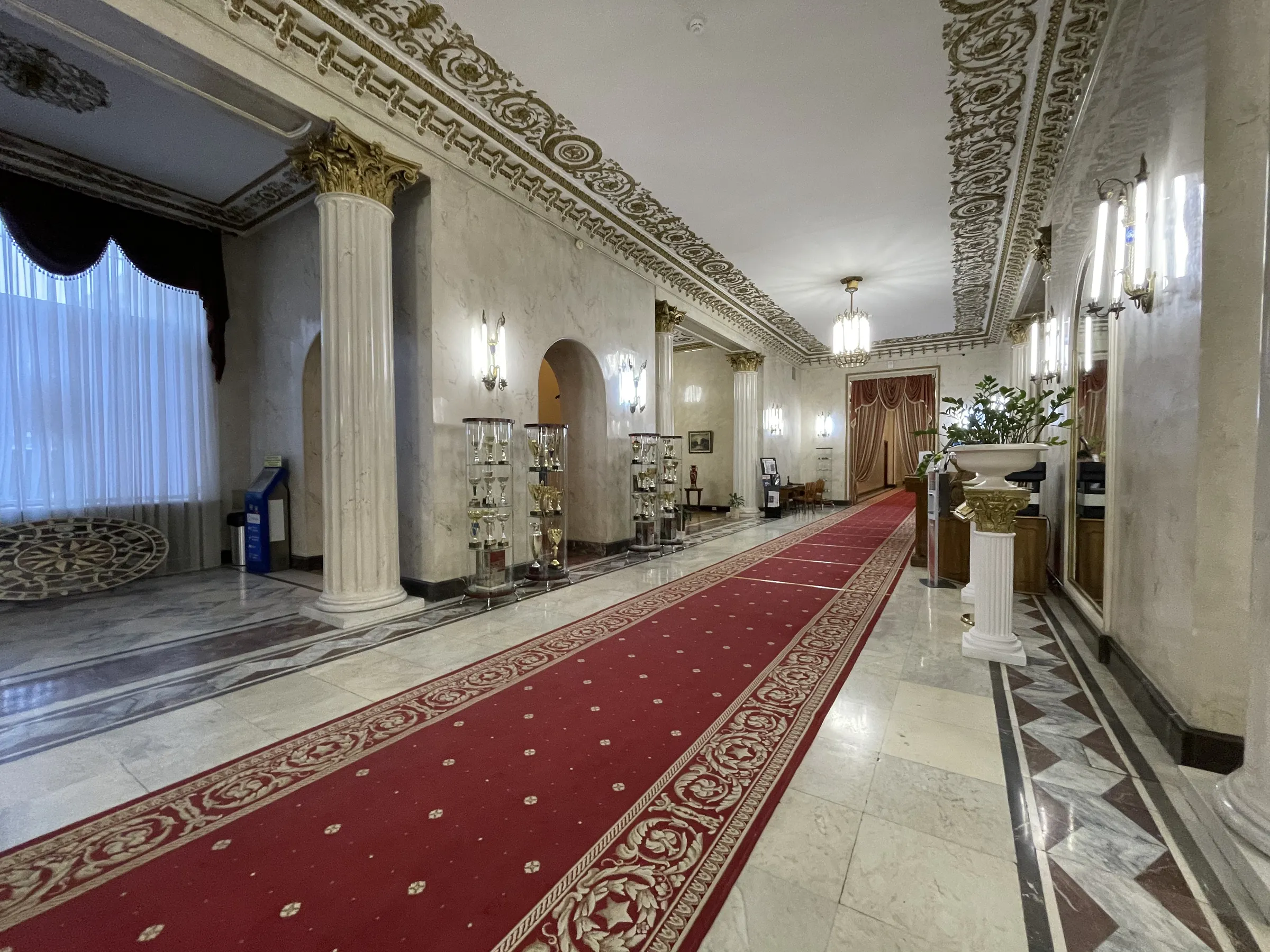 Мраморный зал с коврами, фото 4