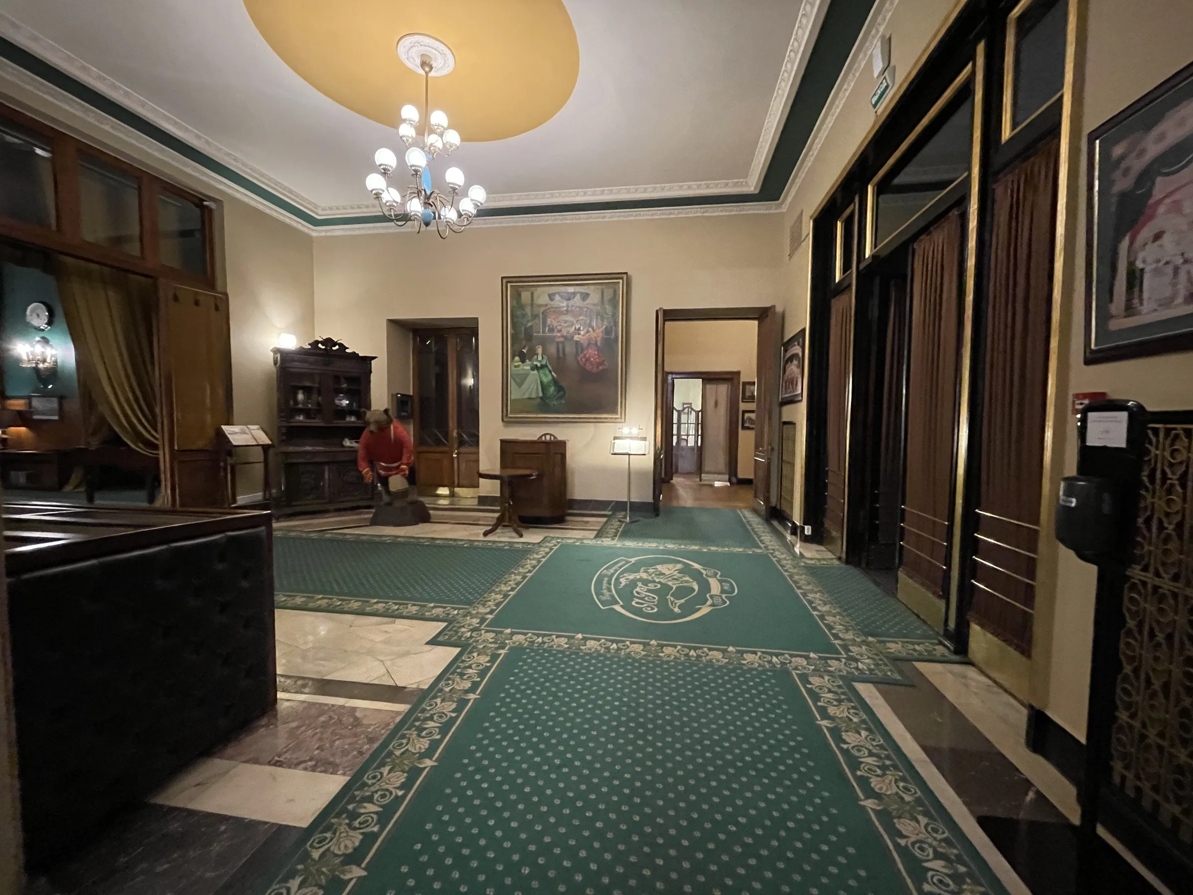 Мраморный зал с коврами, фото 12