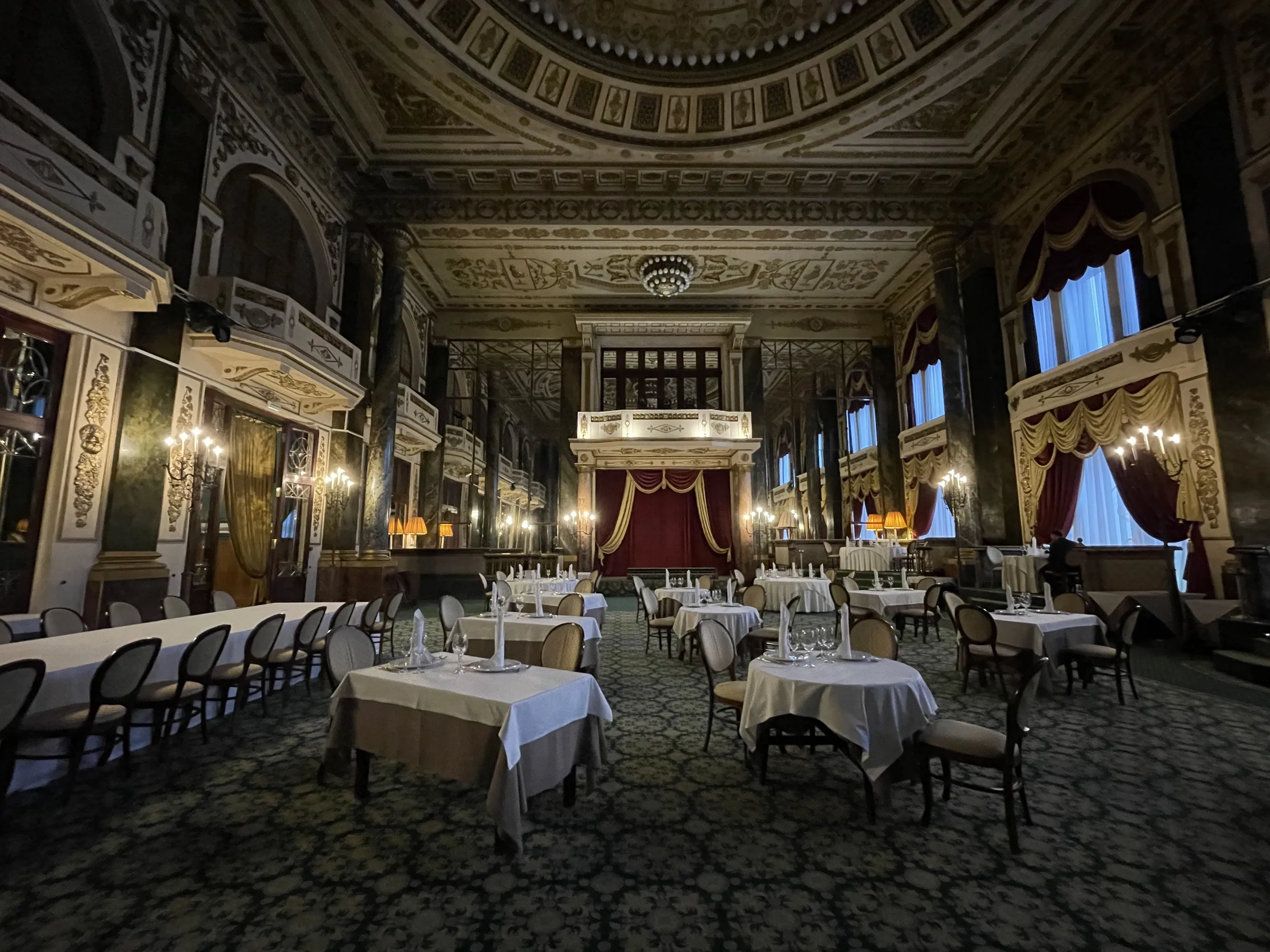 Мраморный зал с коврами, фото 19
