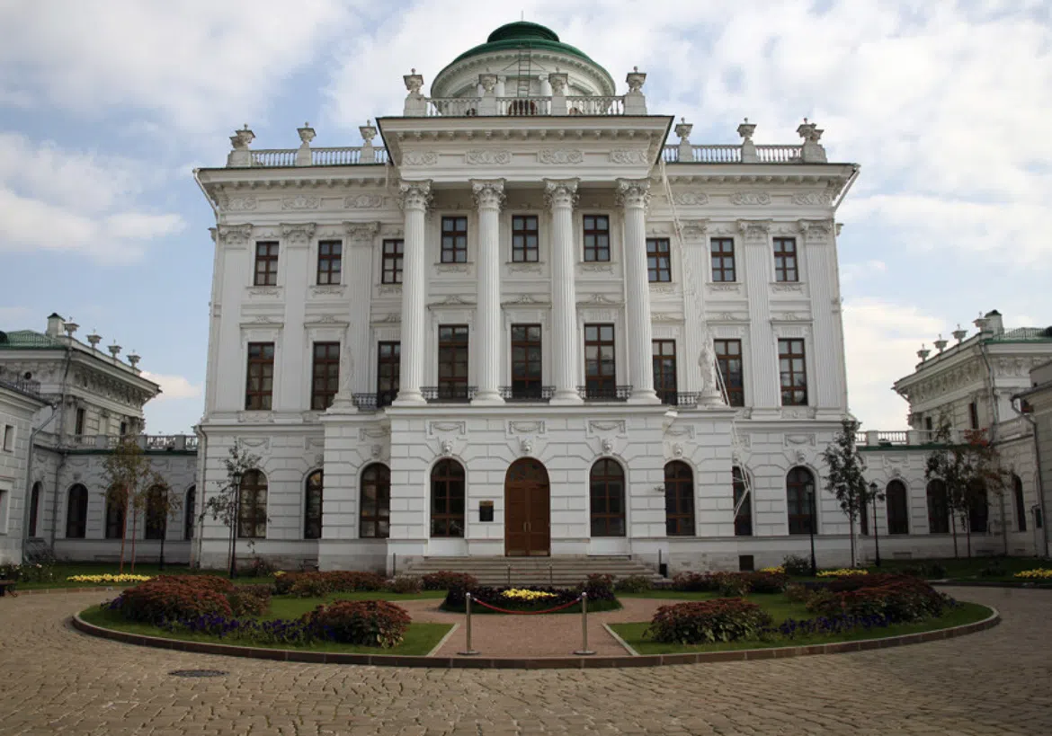 Белоснежная усадьба-дворец, фото 1