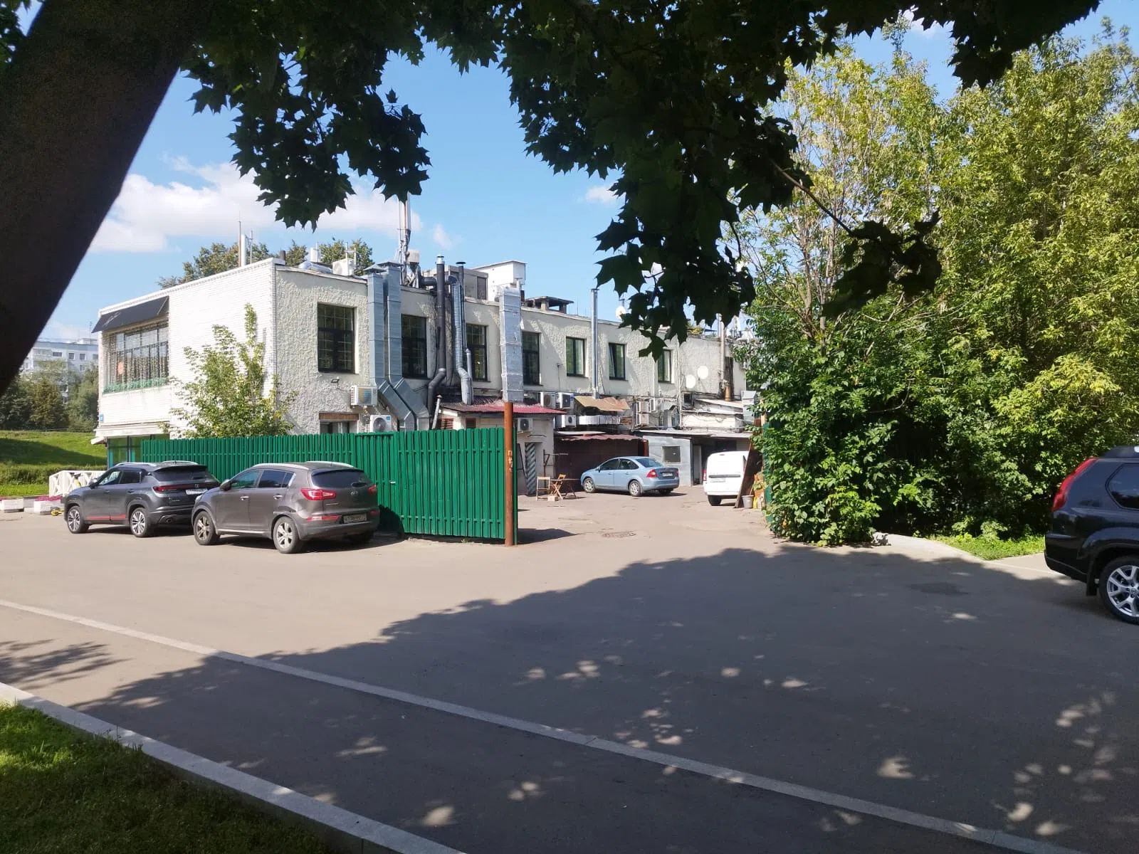 Ресторан в светлых тонах, фото 17