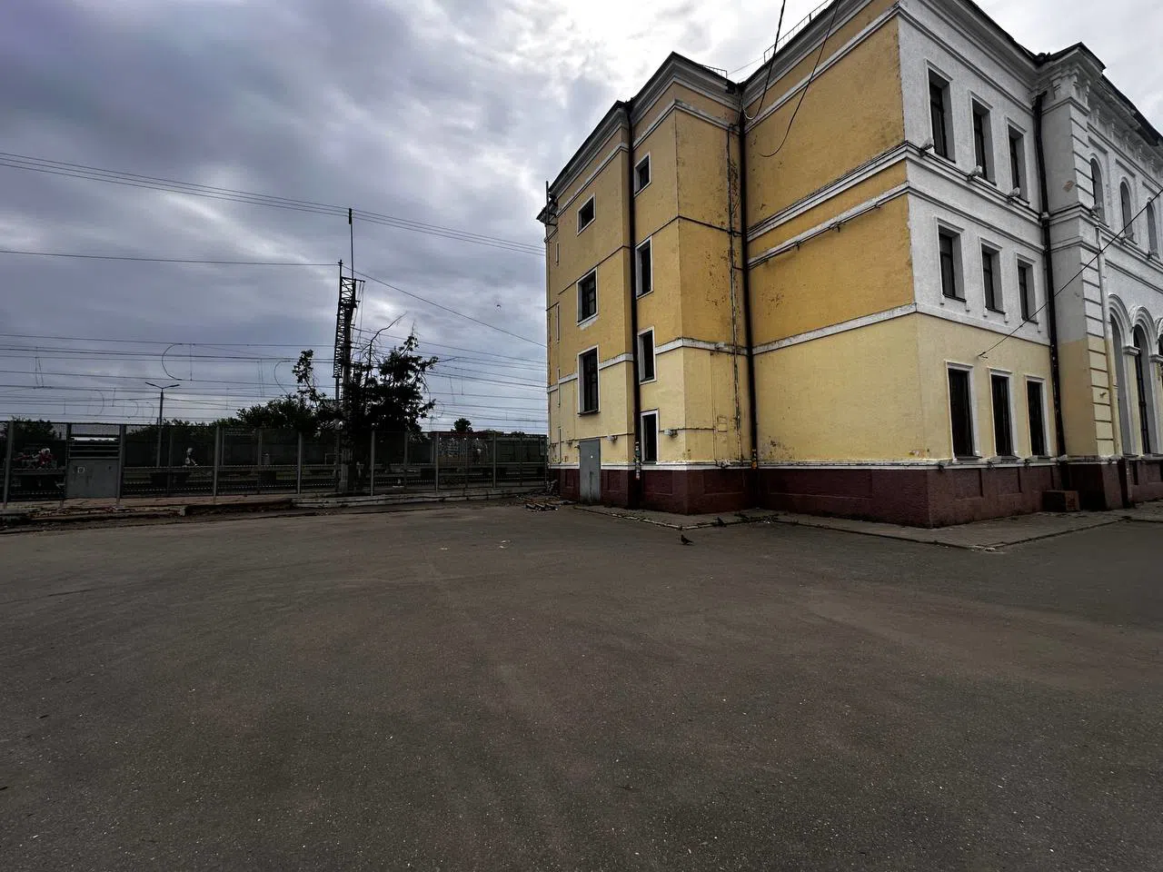 Классический вокзал с окнами-арками, фото 10