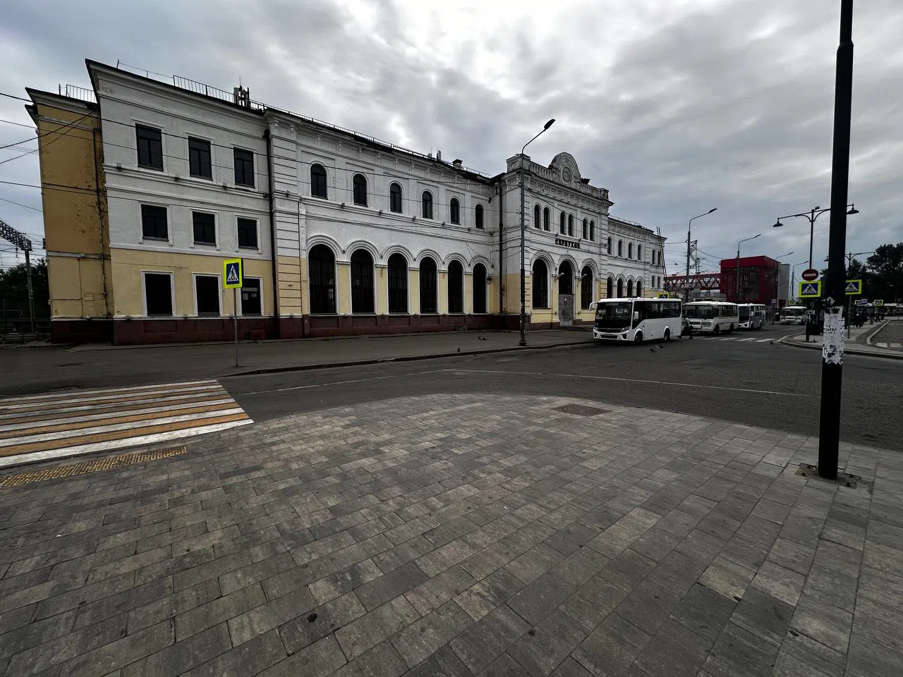 Классический вокзал с окнами-арками, фото 6
