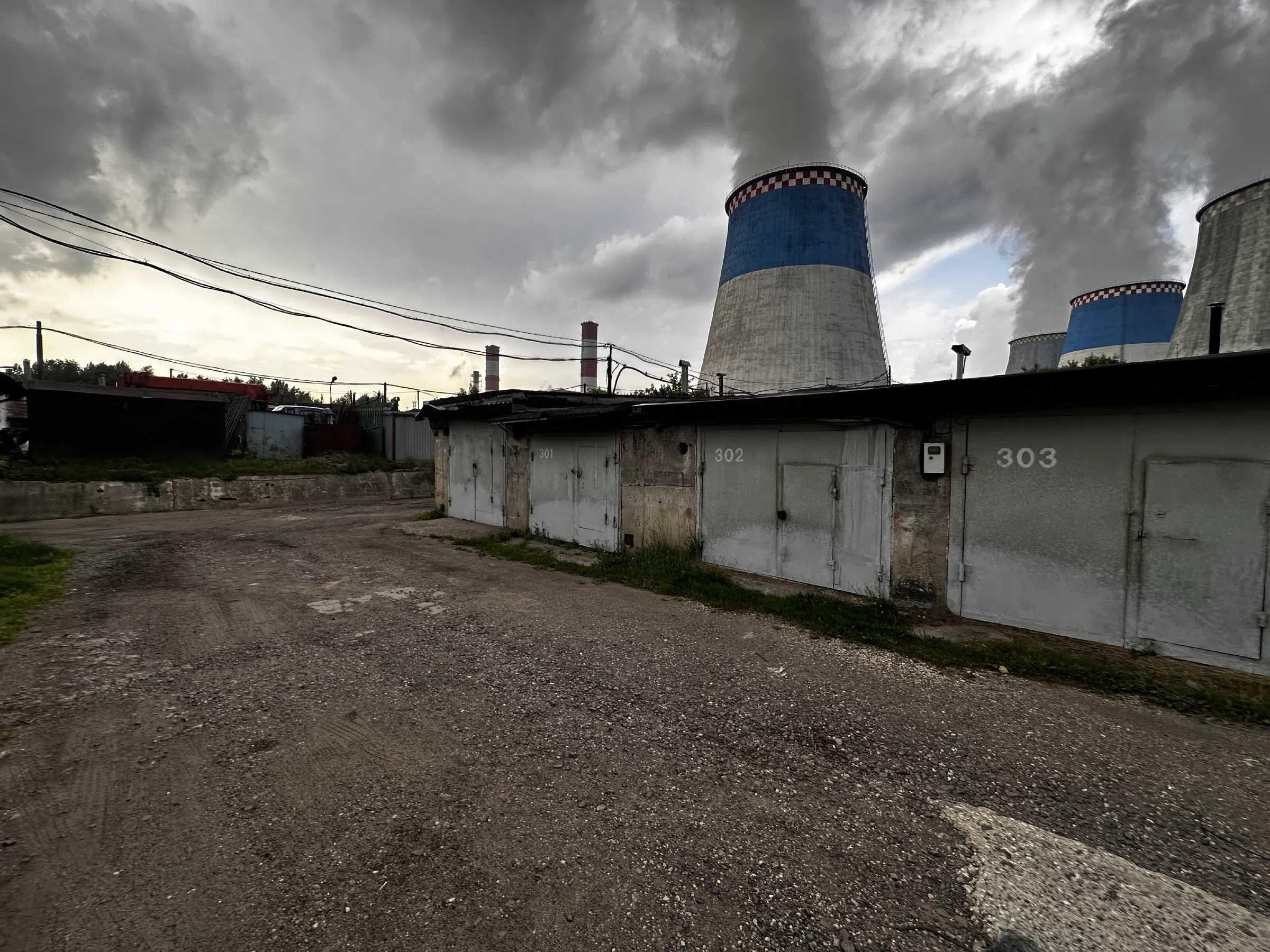 Ряды гаражей у башен, фото 3