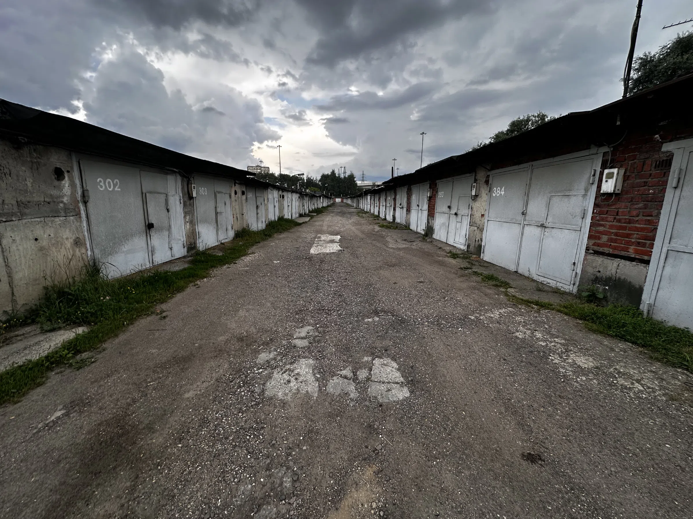 Ряды гаражей у башен, фото 6