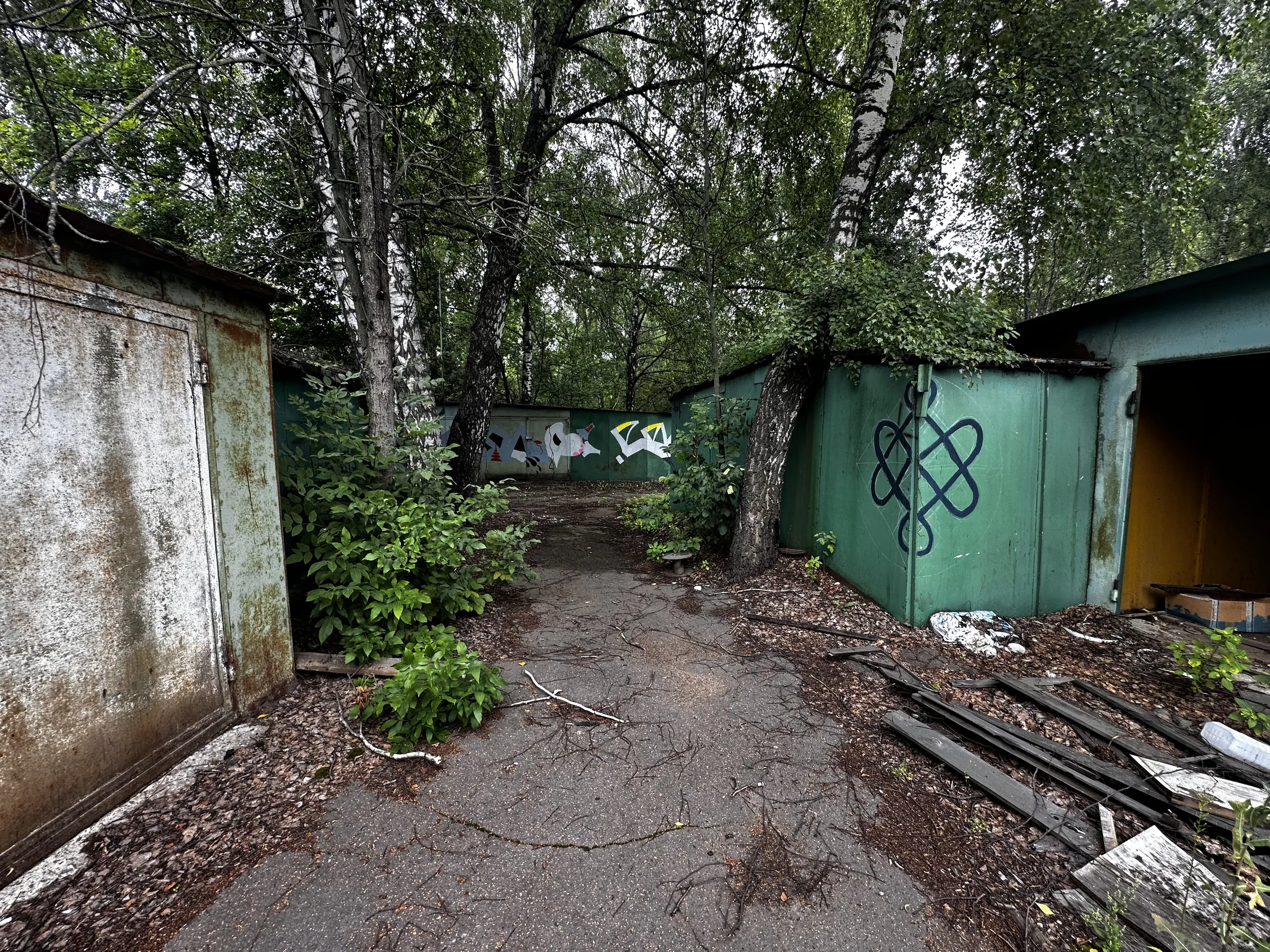 Ряды старых гаражей, фото 23