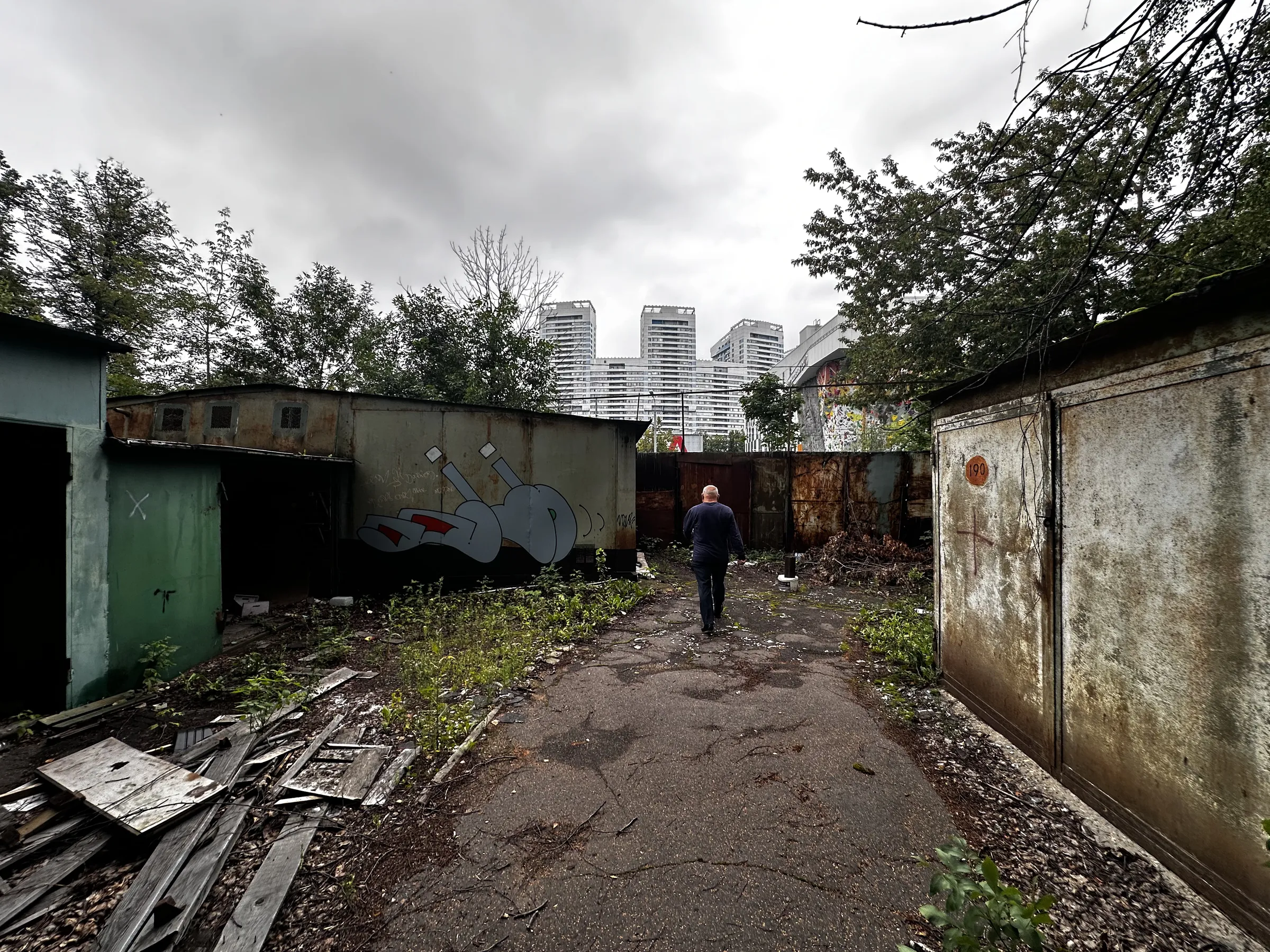 Ряды старых гаражей, фото 21