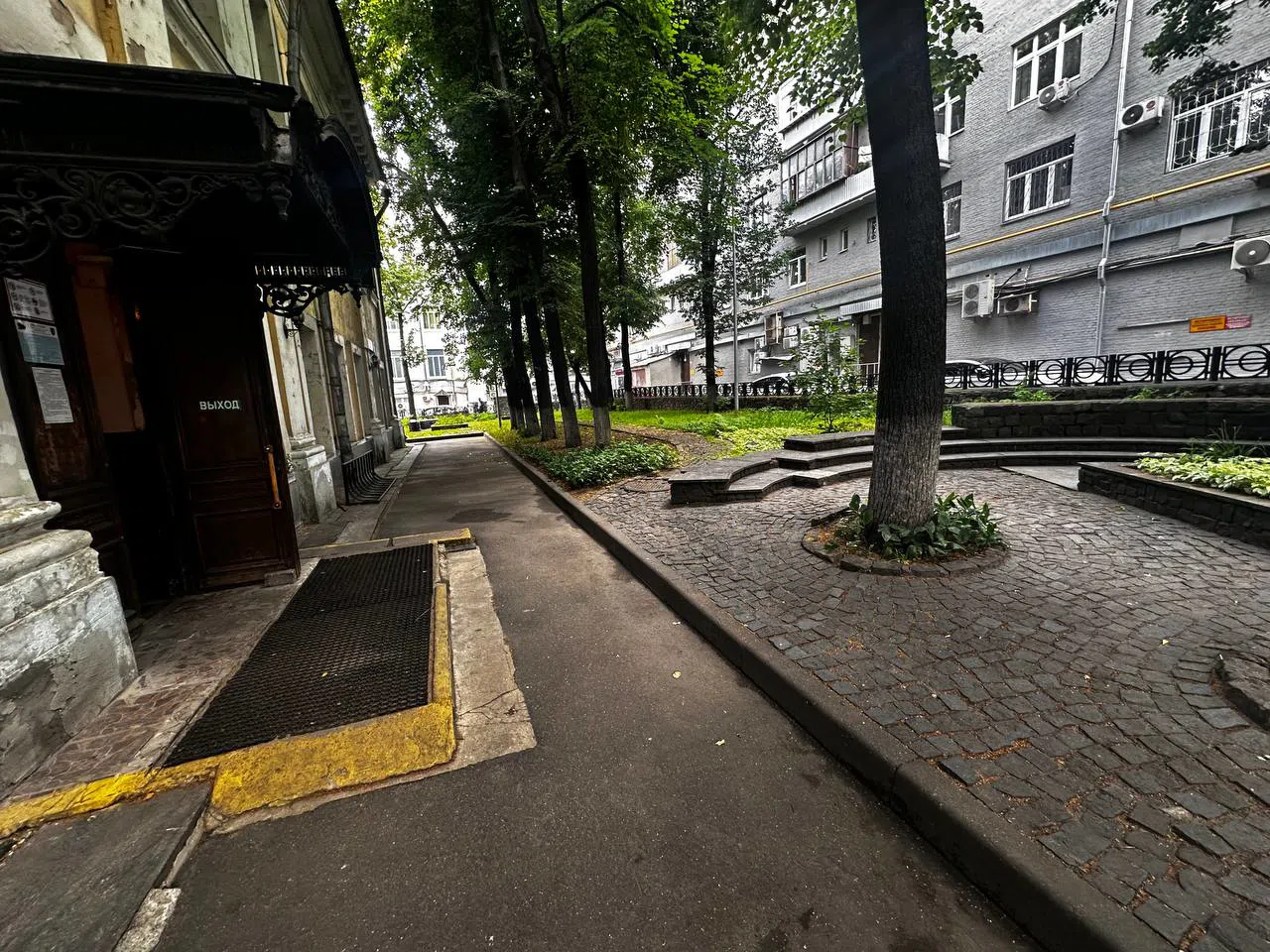 Парадная лестница с дорожкой, фото 1