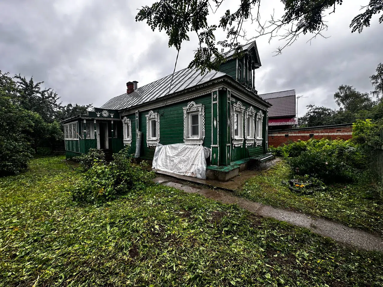 Деревянная дача с резными наличниками, фото 21