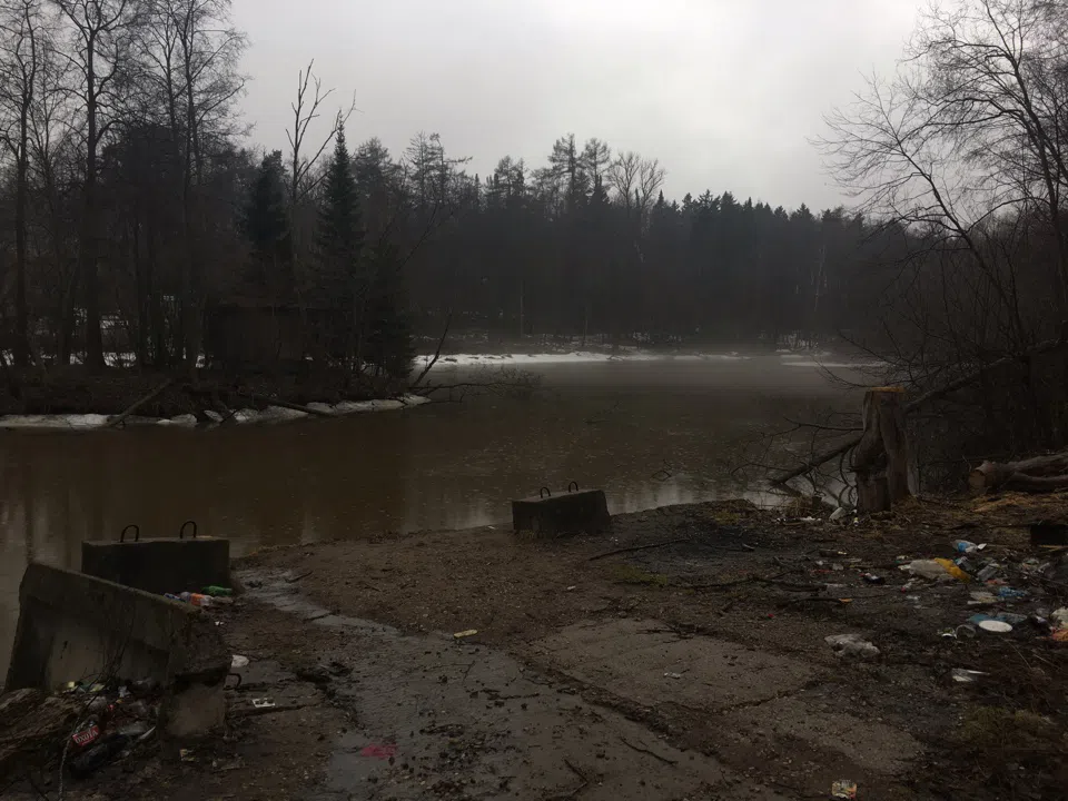Заброшенная база у реки, фото 2