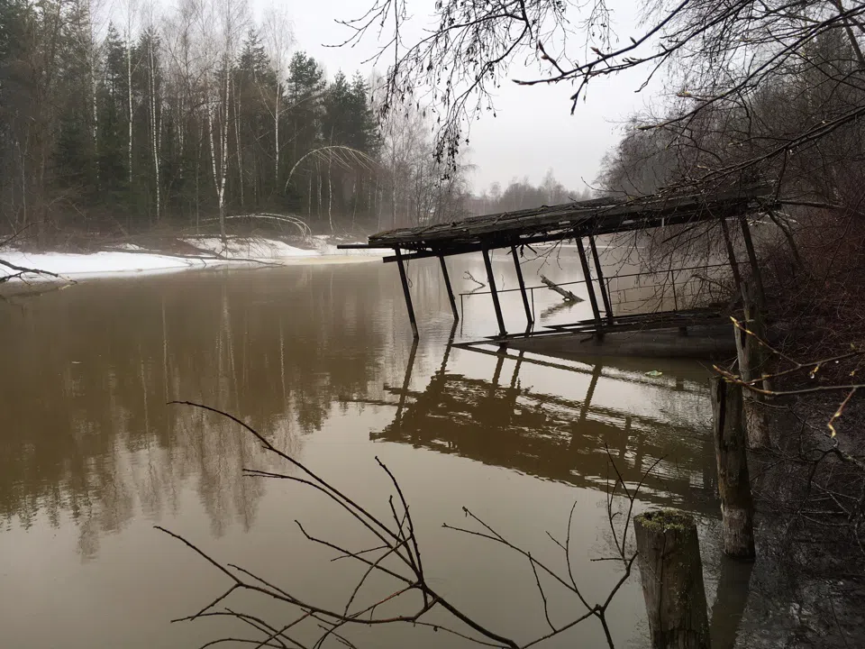 Заброшенная база у реки, фото 16