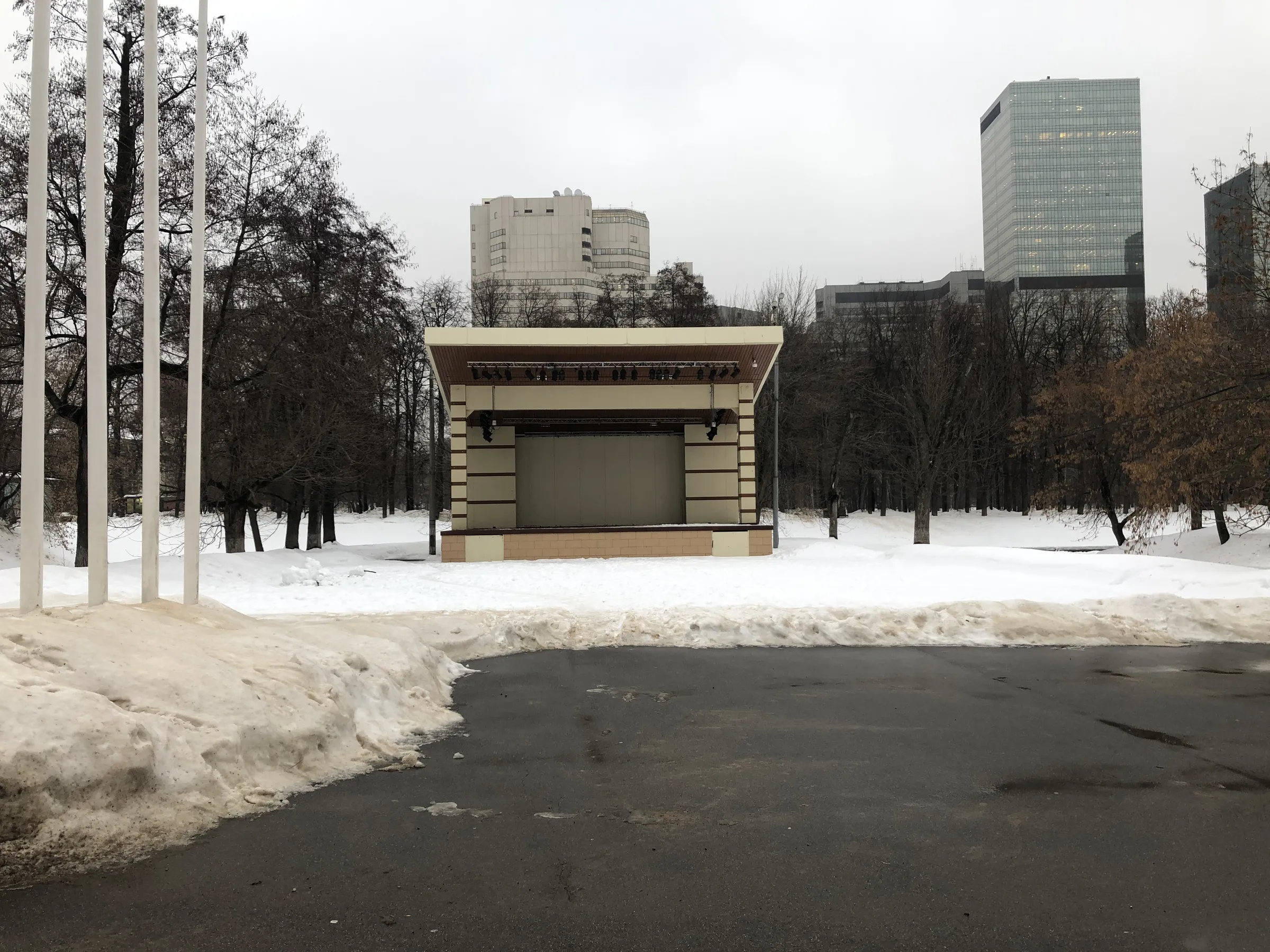 Зимний парк со статуей, фото 17