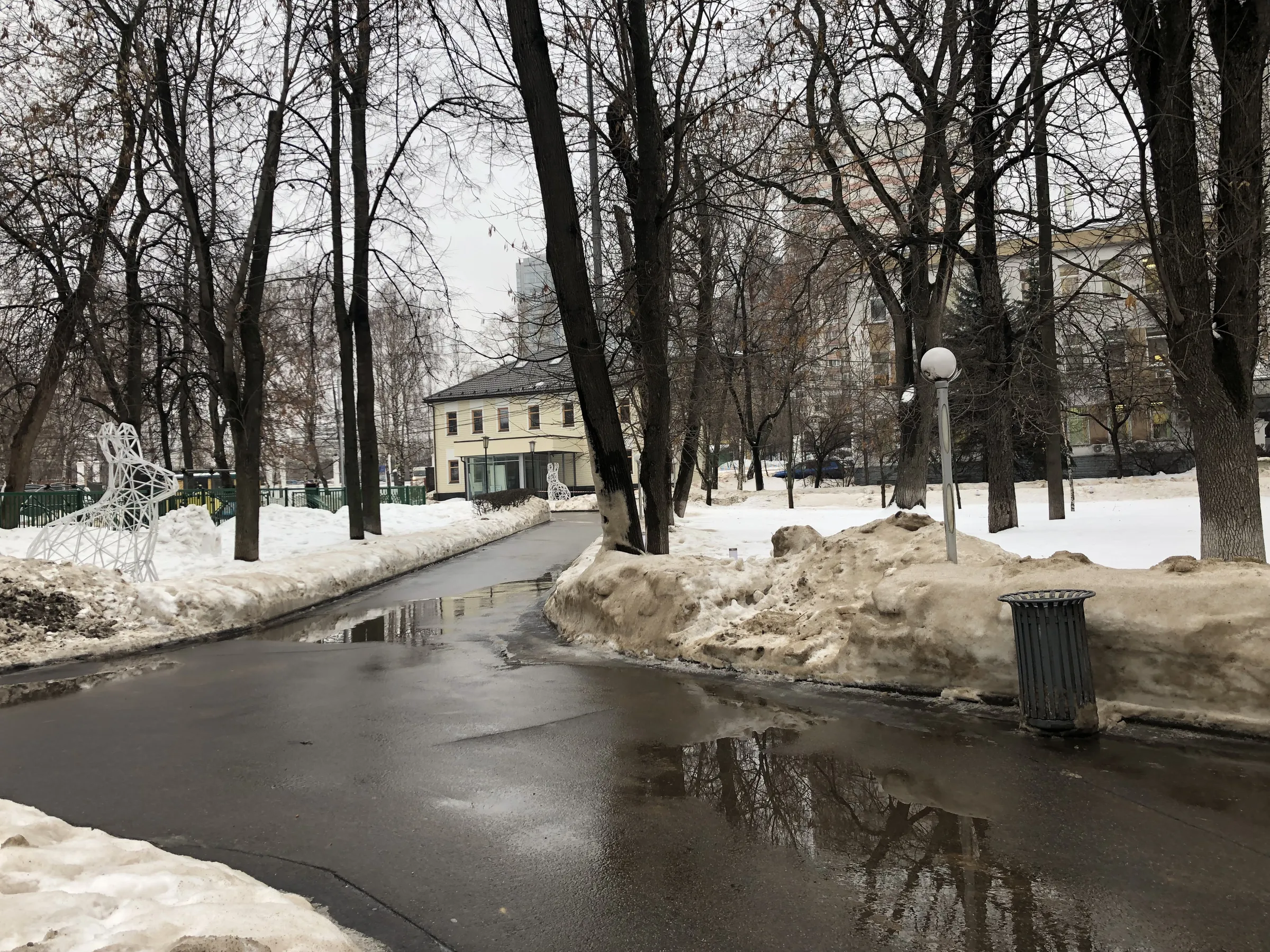 Зимний парк со статуей, фото 1