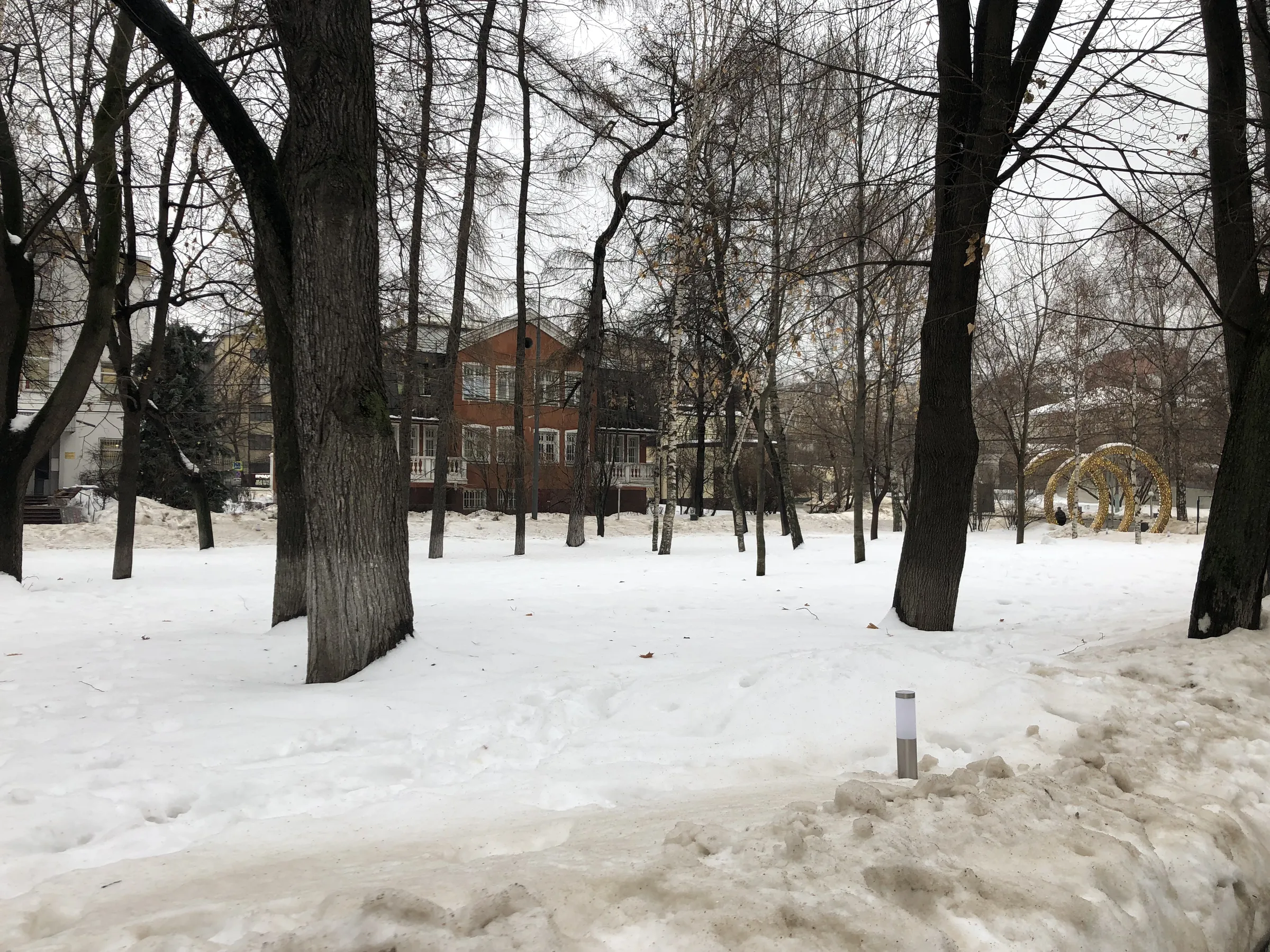 Зимний парк со статуей, фото 3