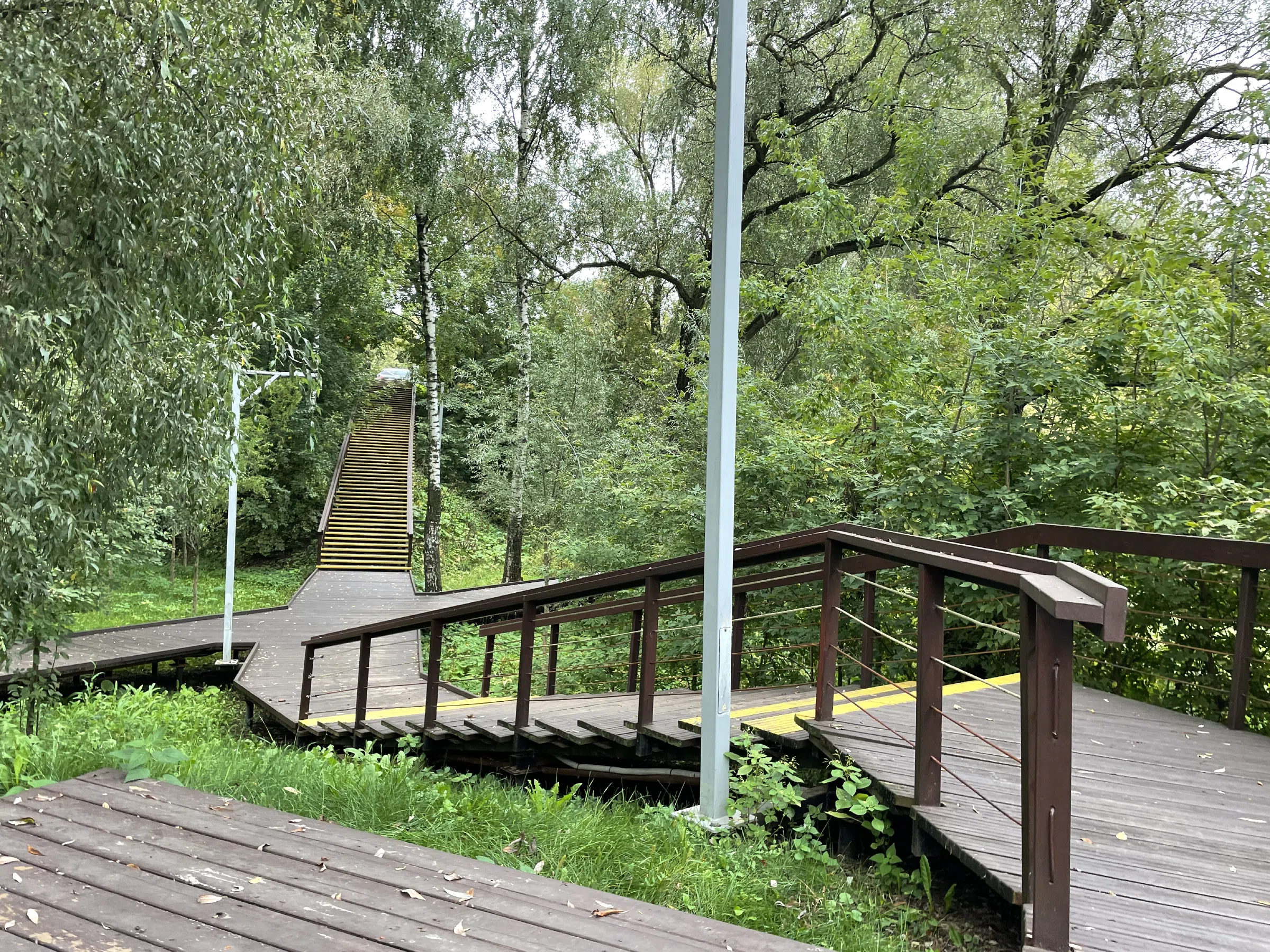 Парк у воды с площадками, фото 14