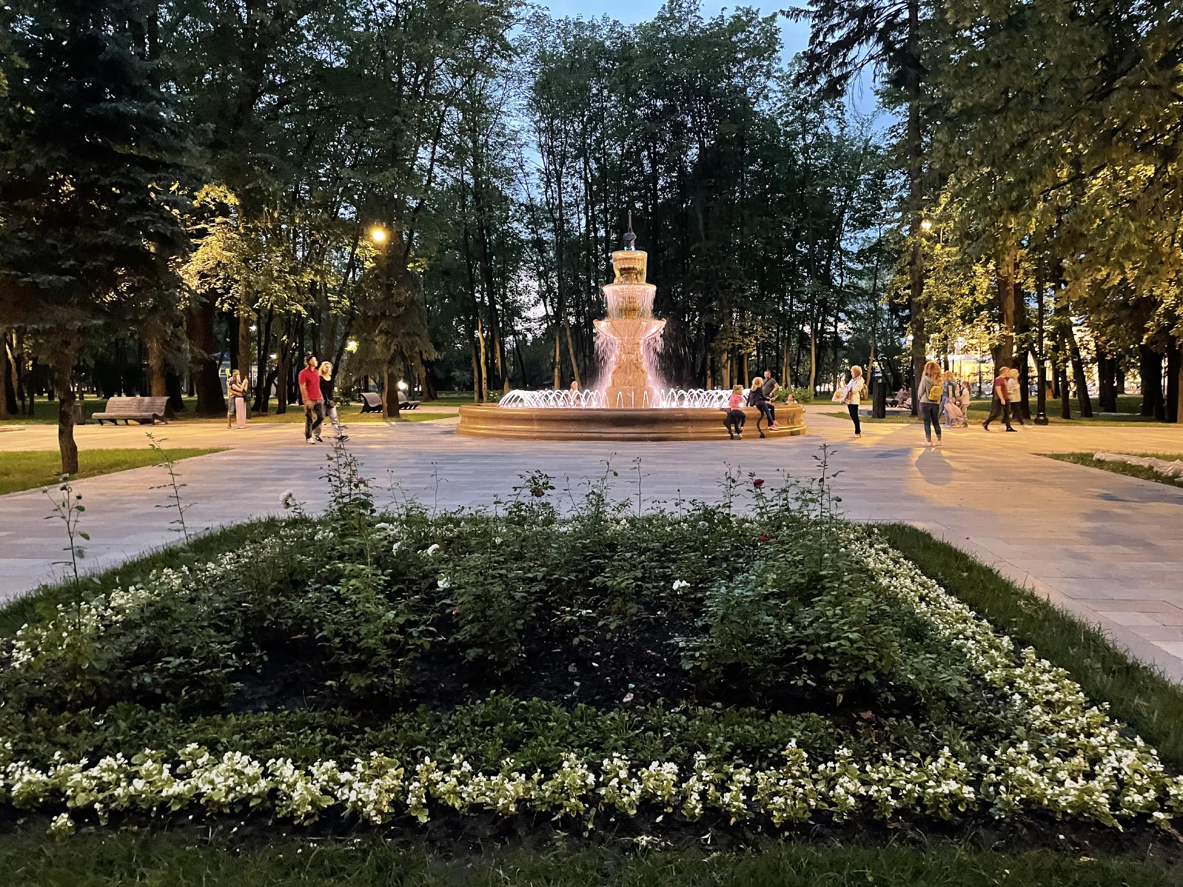 Вечерний парк с дорожками, фото 17